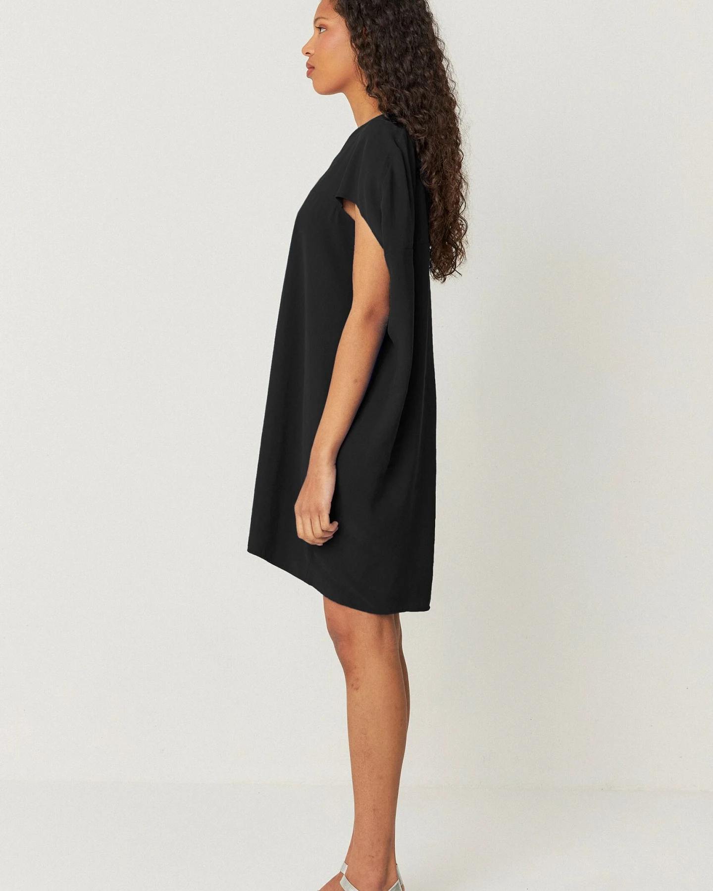 SKFK Damen vegan Kleid Leiun Schwarz – Ansicht 2