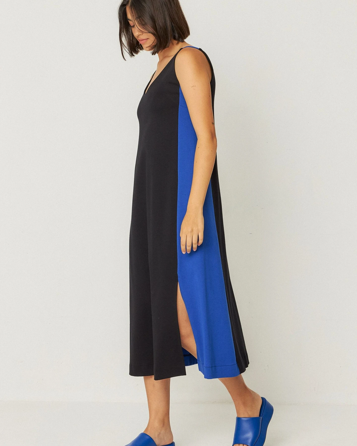 SKFK Damen vegan Kleid Uda Schwarz/Blau – Ansicht 2