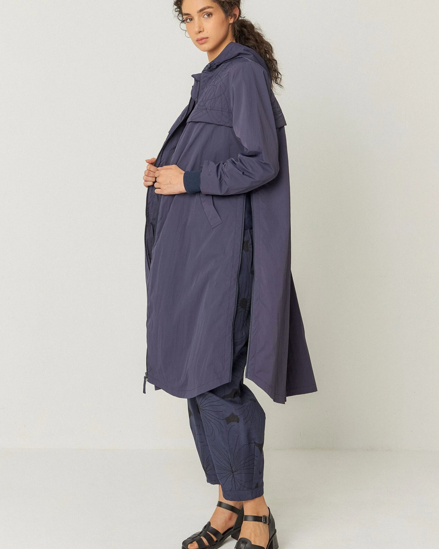 SKFK Damen vegan Regenmantel Ixone Marineblau – Ansicht 2