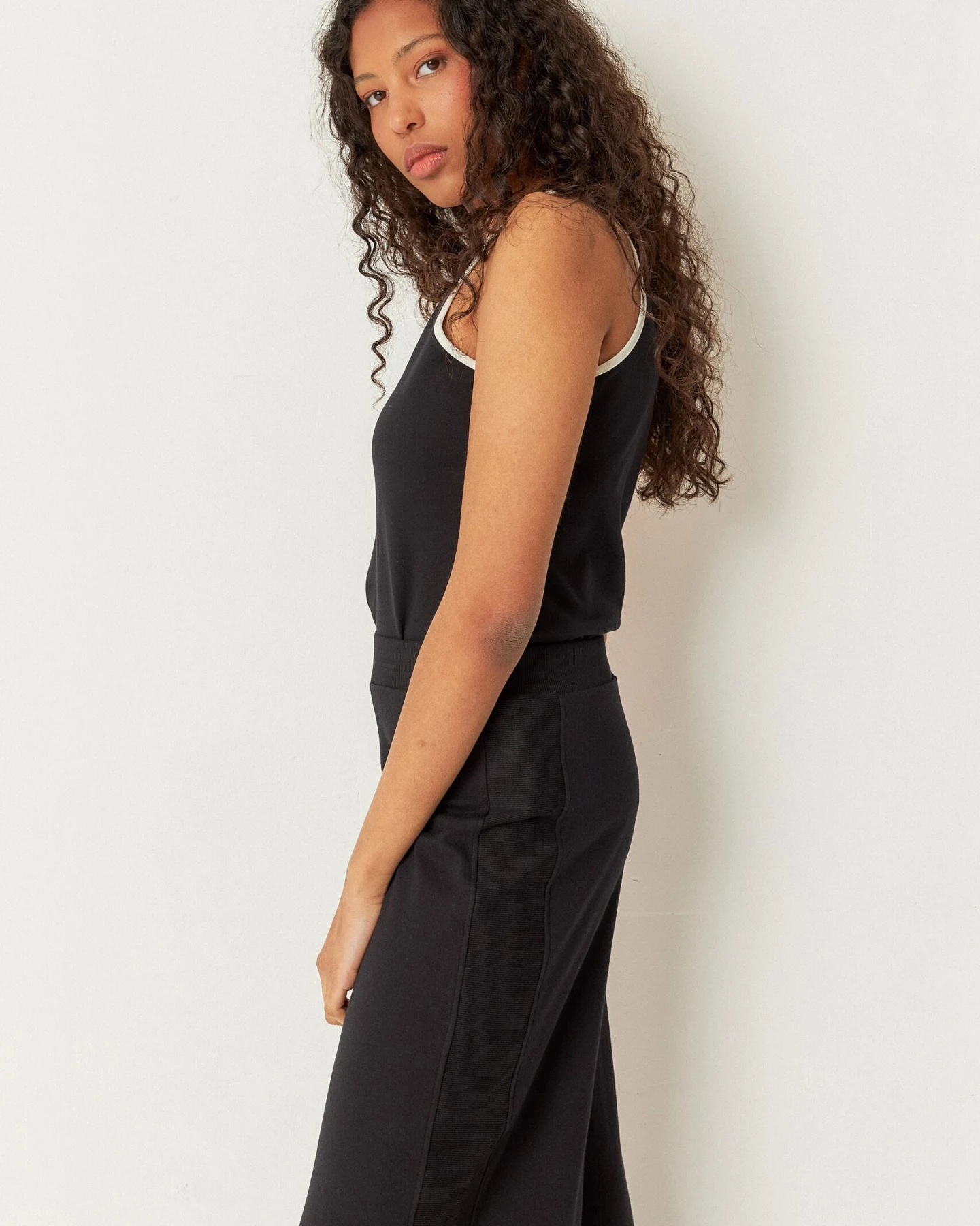 SKFK Damen vegan Hose Elixi Schwarz – Ansicht 2