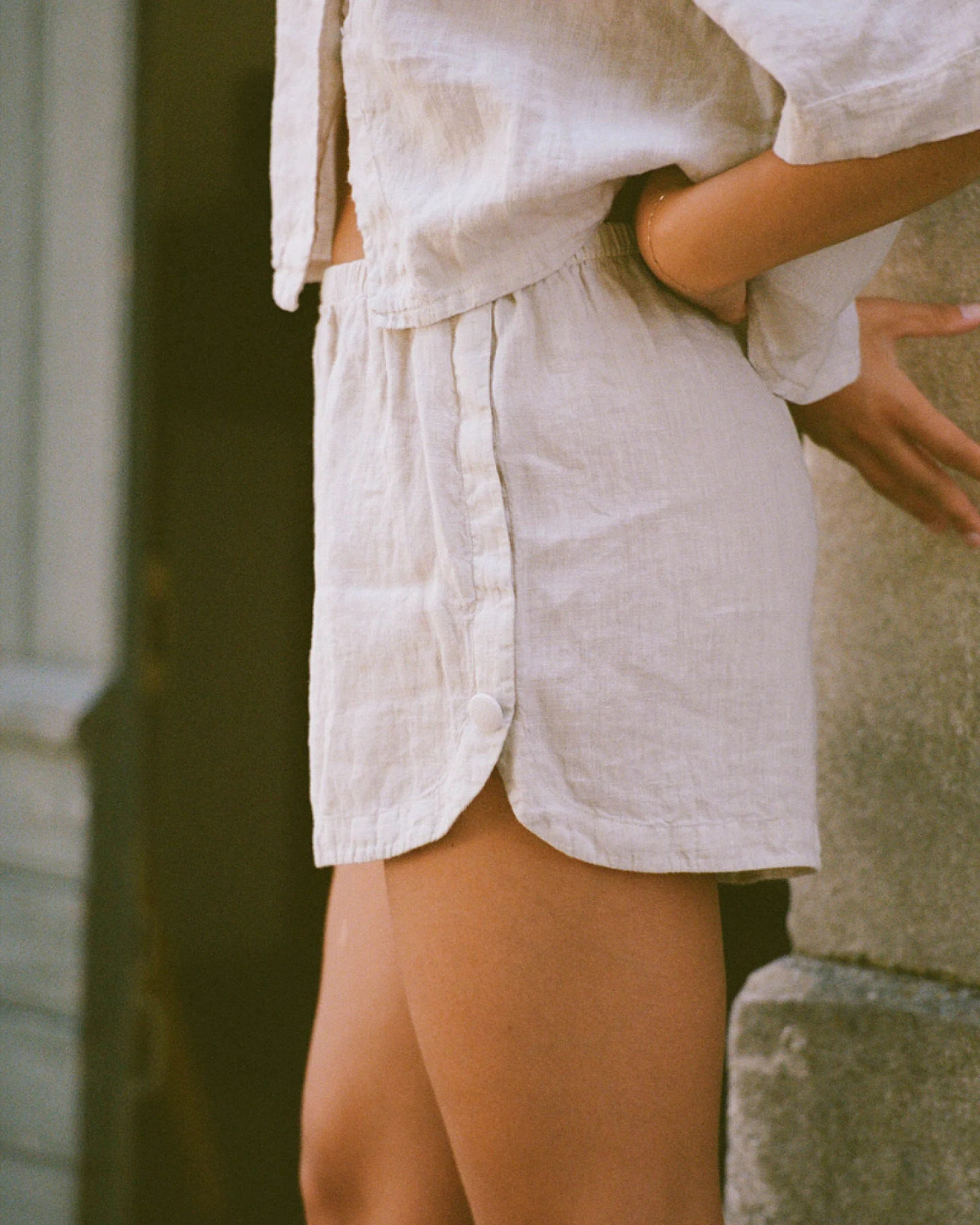 Nénés Damen vegan Shorts Acha Ecru – Ansicht 2