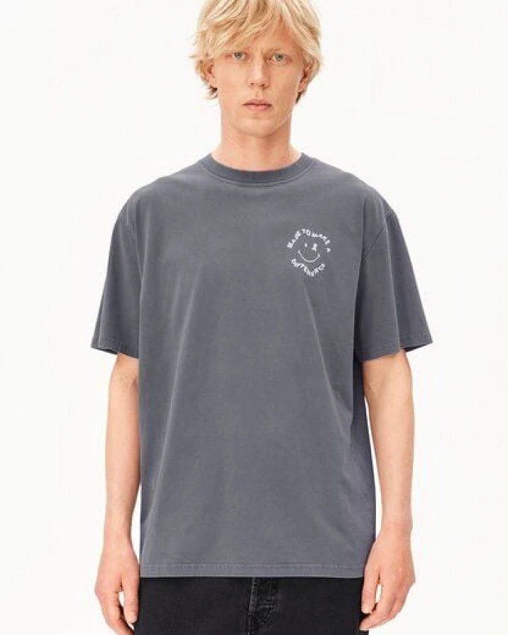 ARMEDANGELS MAARKOS GMT DYE SMILE Herren T-Shirt aus 100% Bio-Baumwolle