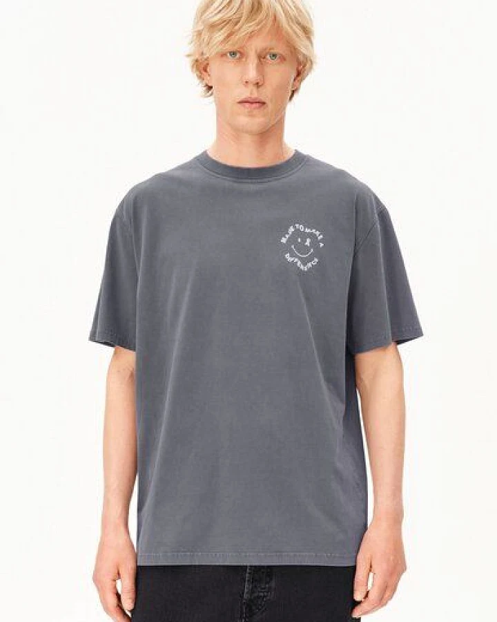 ARMEDANGELS MAARKOS GMT DYE SMILE Herren T-Shirt aus 100% Bio-Baumwolle