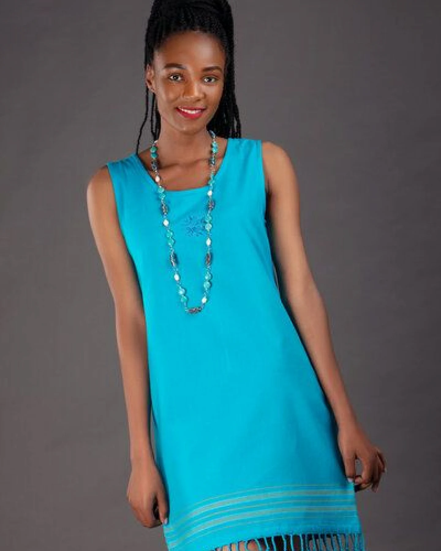 Africulture Kikoy Sommerkleid kurz, Strandkleid "Jua" mit Sonnen Stickmuster, made in Kenia – Ansicht 2