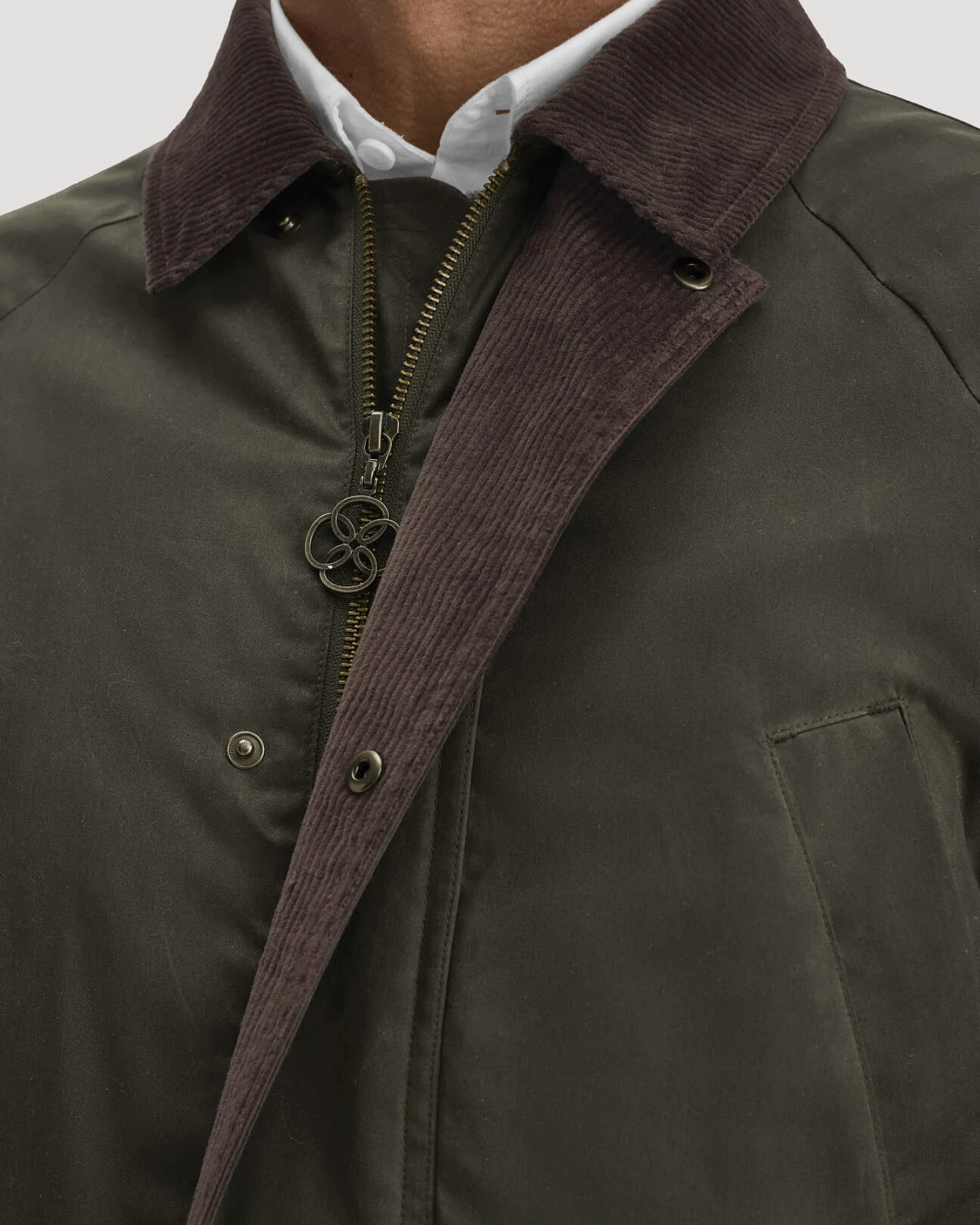 hessnatur Herren Wachsjacke Regular aus Bio-Baumwolle - grün - Größe 52 – Ansicht 4
