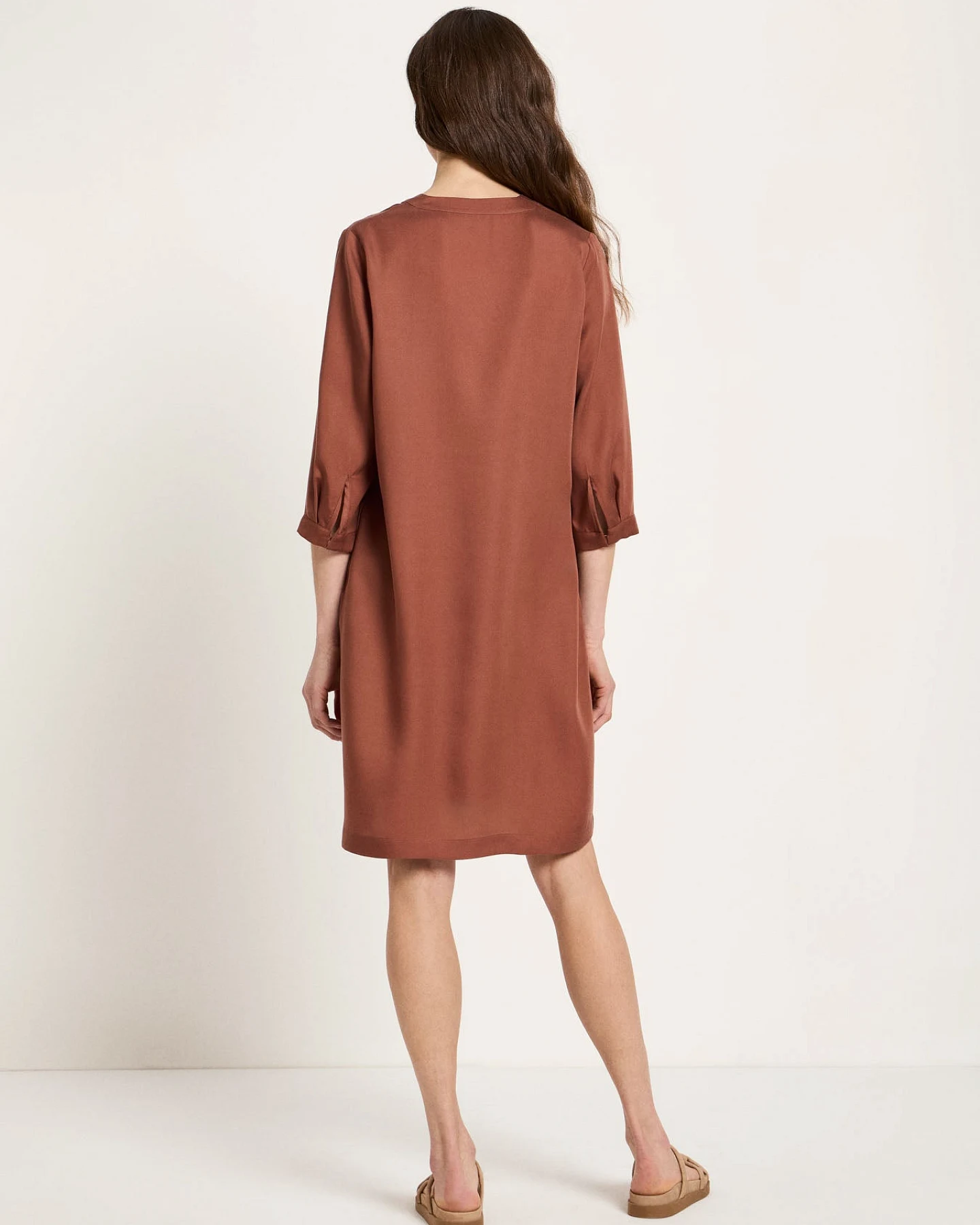 Kleid mit V-Ausschnitt – Ansicht 3