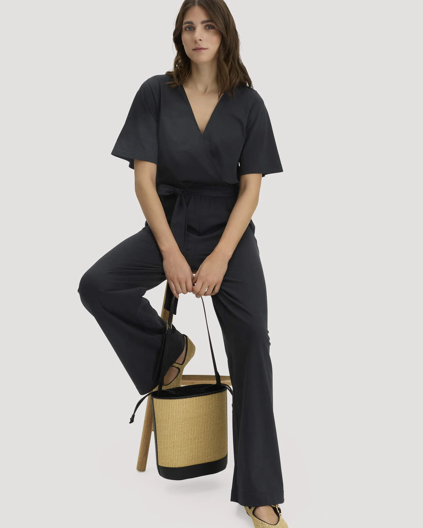 hessnatur Damen Jersey Overall Relaxed aus Bio-Baumwolle - schwarz - Größe 44 – Ansicht 4