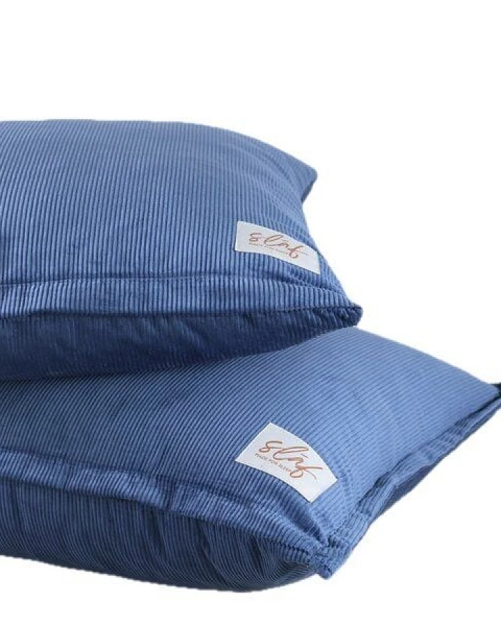 Slāf Kapok Sofakissen mit Cordbezug in blau BIO