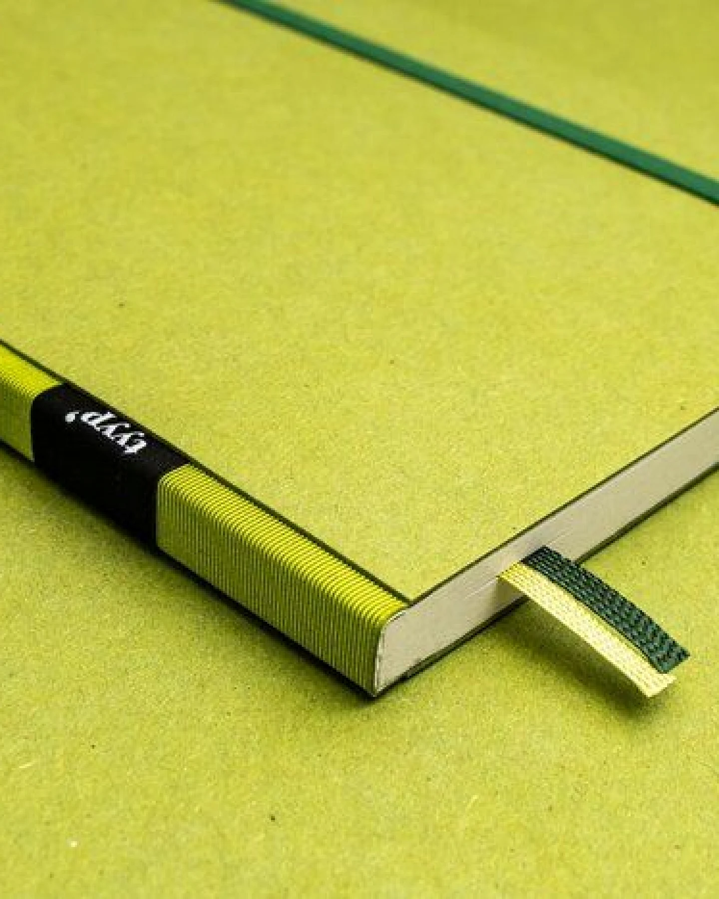 tyyp Notizbuch A5 farbig – Ton-in-Ton mit perforierten Seiten – Recyclingpapier, vegan & handgefertigt – Ansicht 3
