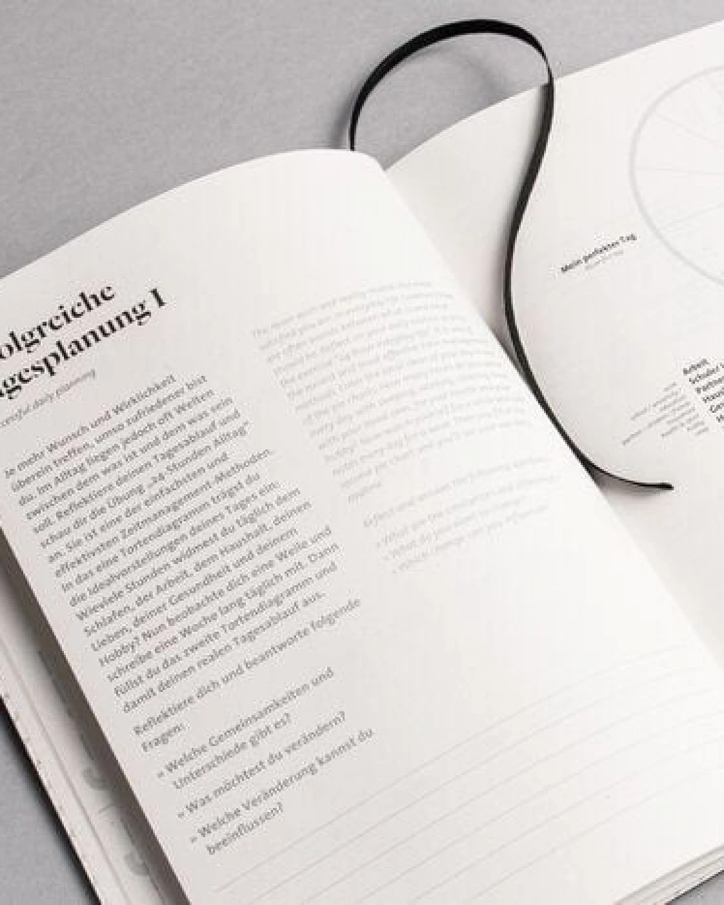tyyp Wochenplaner 2027 – Taschenkalender A5 aus Recyclingkarton – grau, vegan & handgefertigt – Ansicht 3