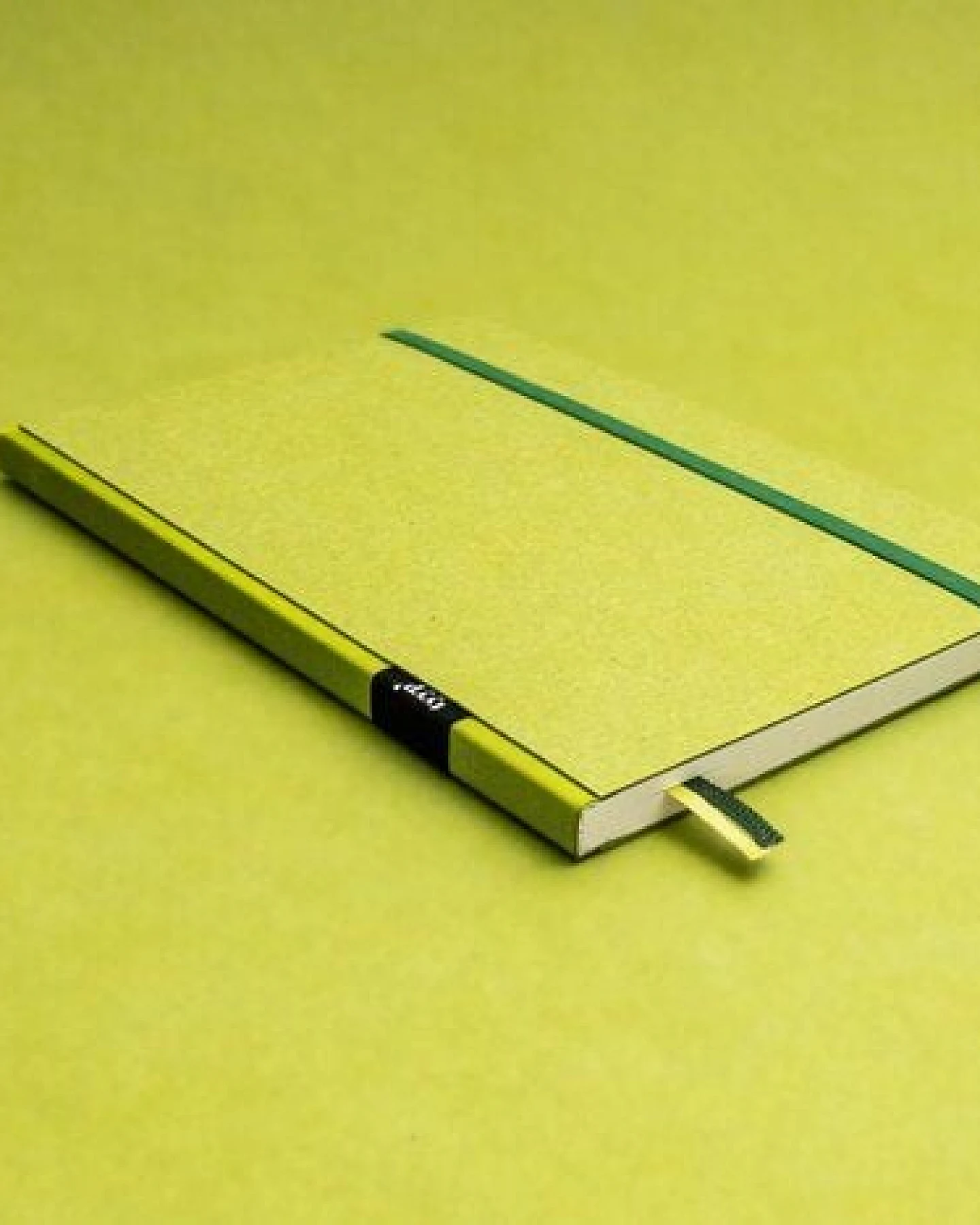 tyyp Notizbuch A5 farbig – Ton-in-Ton mit perforierten Seiten – Recyclingpapier, vegan & handgefertigt – Ansicht 2