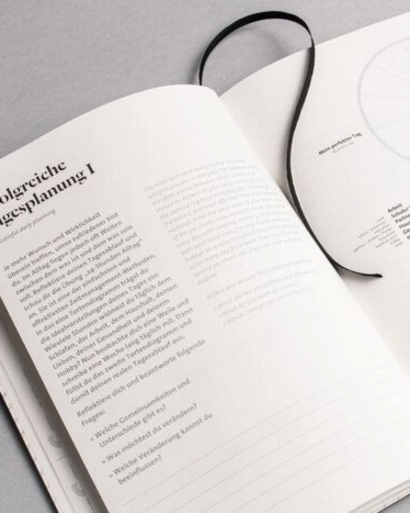 tyyp Wochenplaner 2027 – Taschenkalender A5 aus Recyclingkarton – grau, vegan & handgefertigt – Ansicht 3