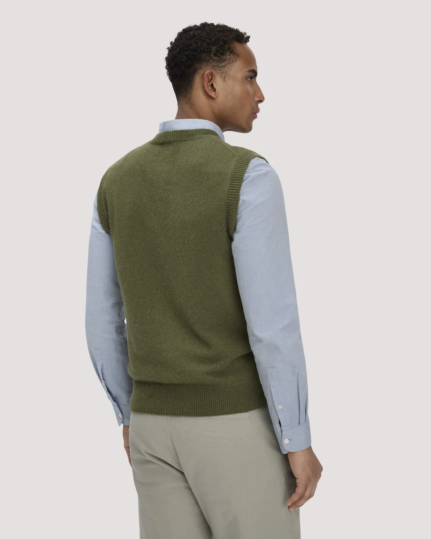 hessnatur Herren Strick Pullunder Regular aus Bio-Merinowolle mit Bio-Baumwolle - grün - Größe XL – Ansicht 3
