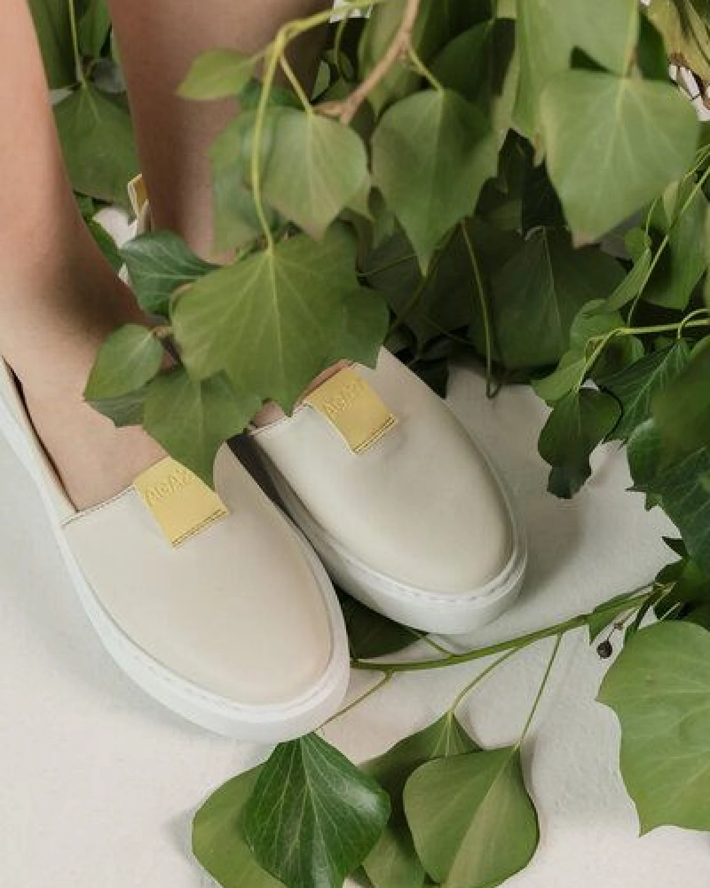 AGAZI „You go, girl!” slip-on sneakers made from Italian olives – Ansicht 4