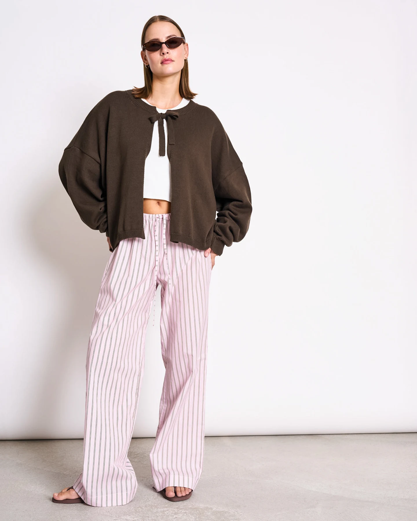 JAN 'N JUNE Damen vegan Strickjacke Zea Schlammbraun – Ansicht 2