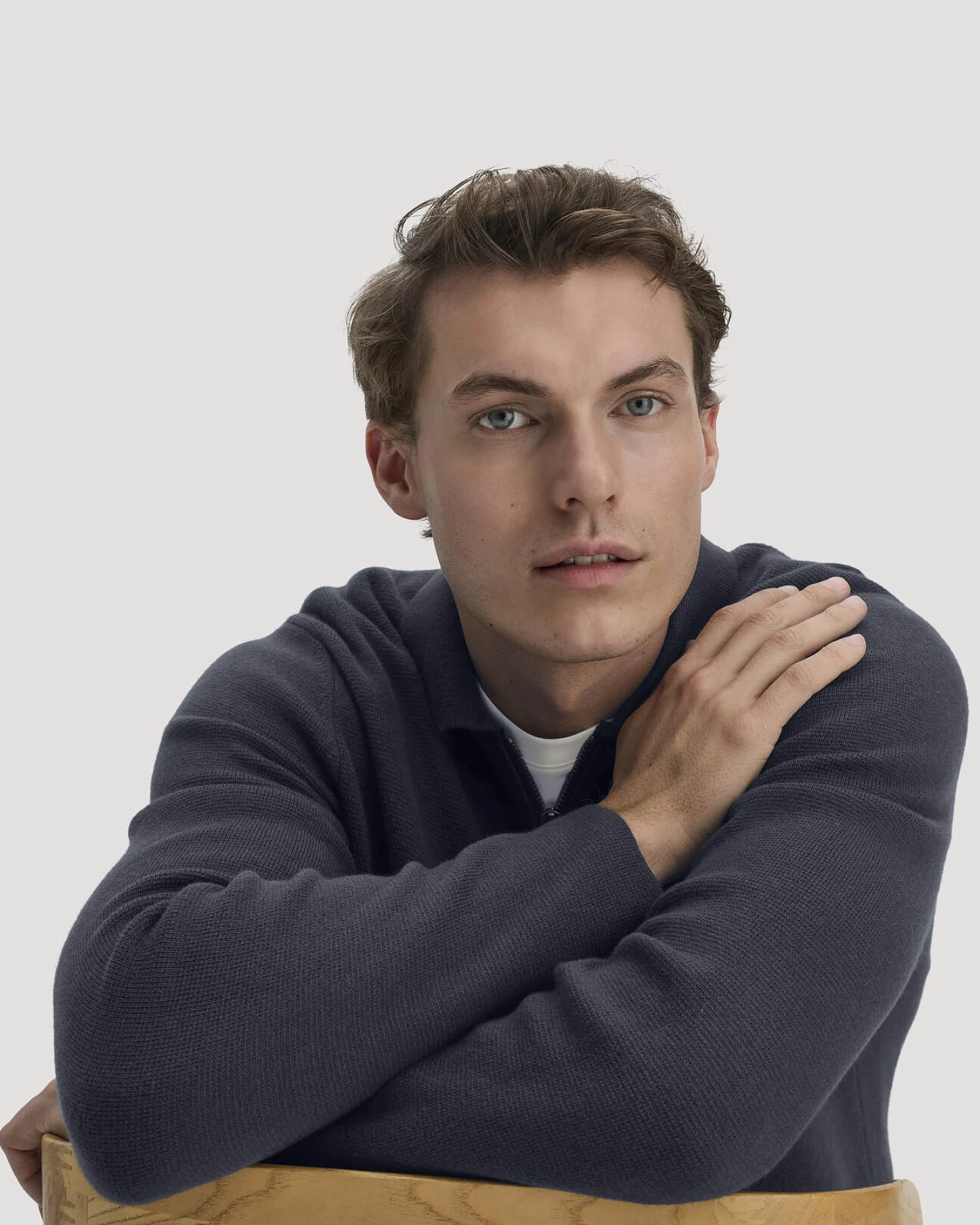 hessnatur Herren Milano Strick Polo Regular aus Bio-Baumwolle mit Schurwolle - blau - Größe XL – Ansicht 4