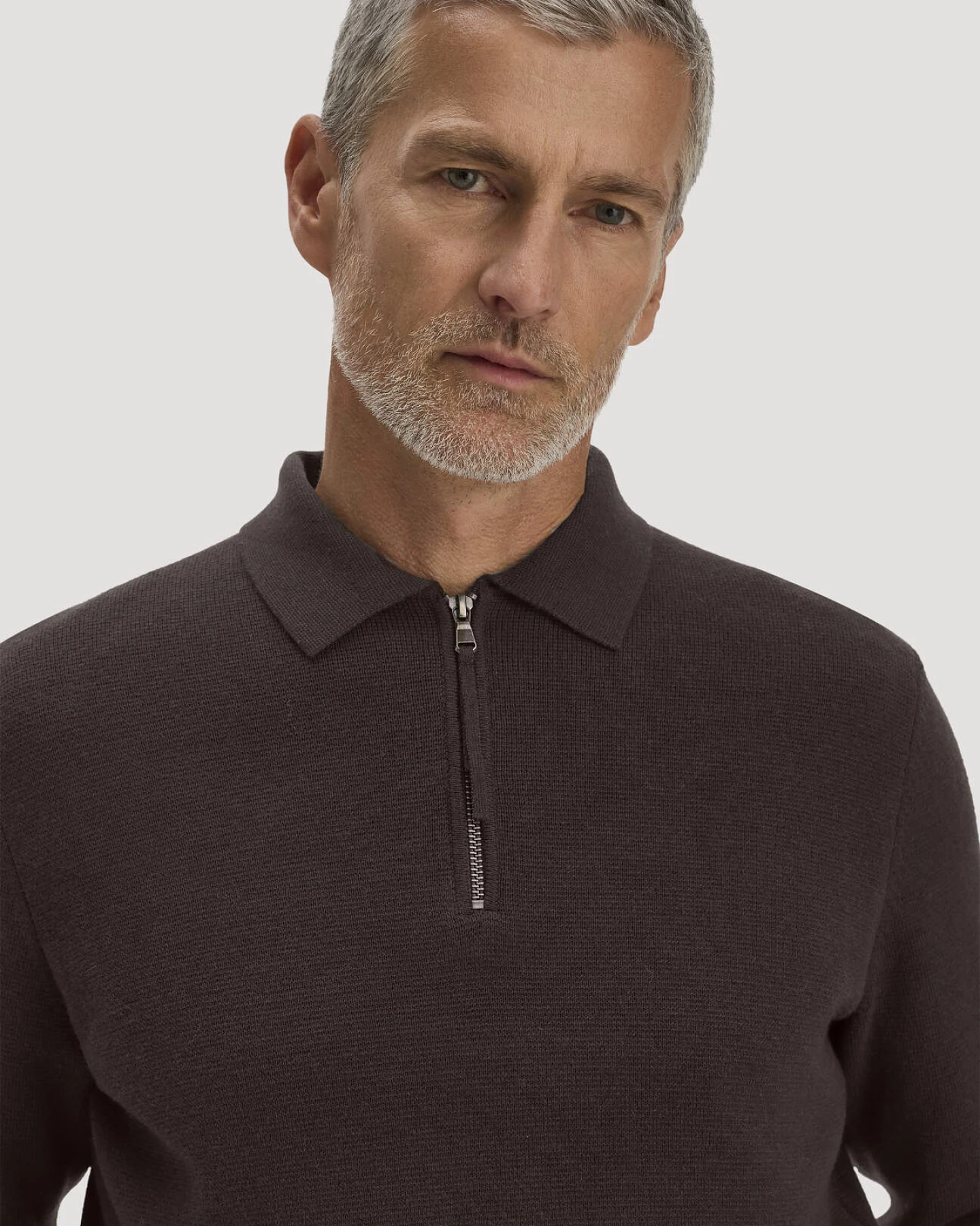 hessnatur Herren Milano Strick Polo Regular aus Bio-Baumwolle und Schurwolle - braun - Größe L – Ansicht 4