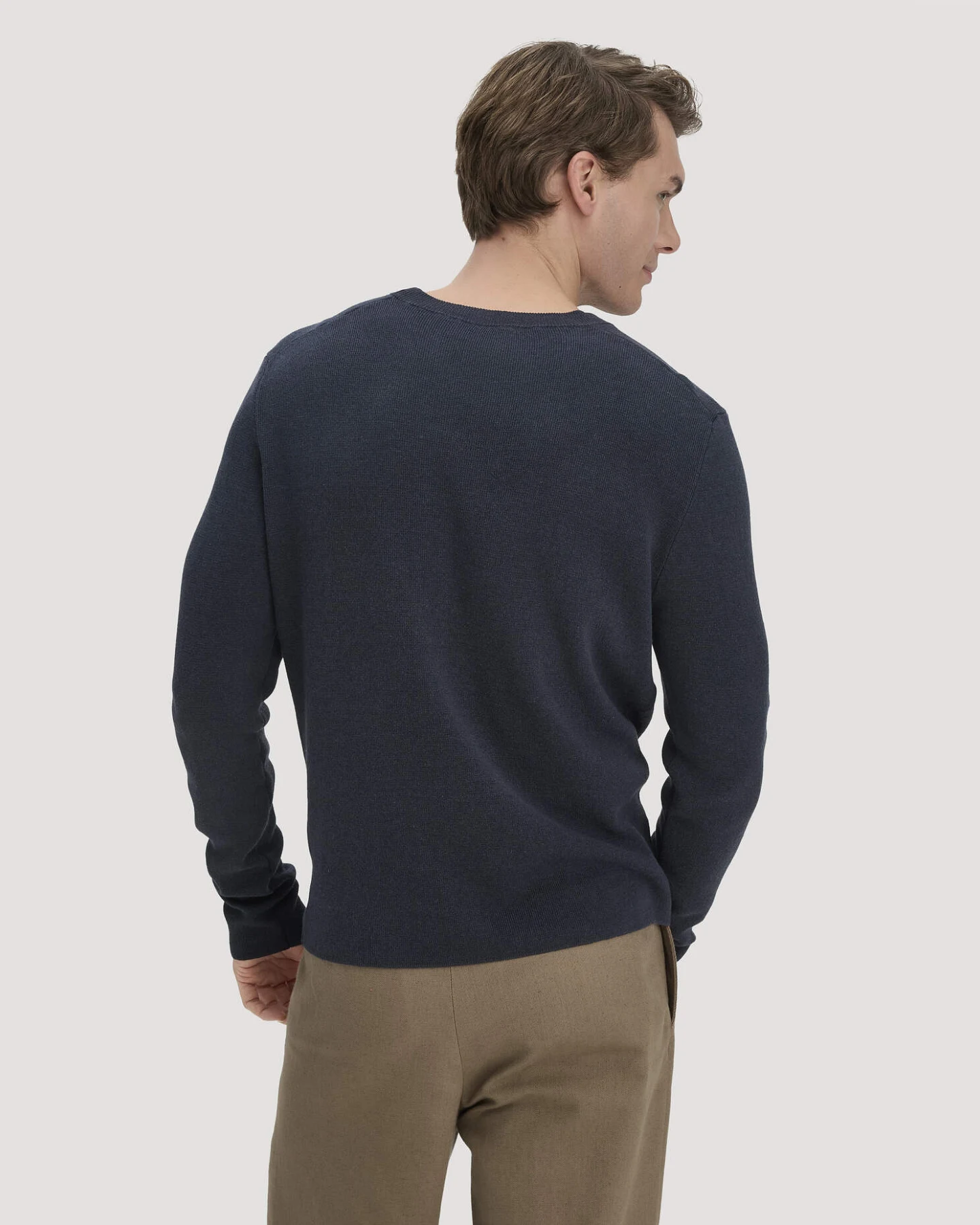 hessnatur Herren Milano Strick Pullover Regular aus Leinen mit Bio-Baumwolle und LENZING™ ECOVERO™ Viskose - blau - Größe M – Ansicht 3