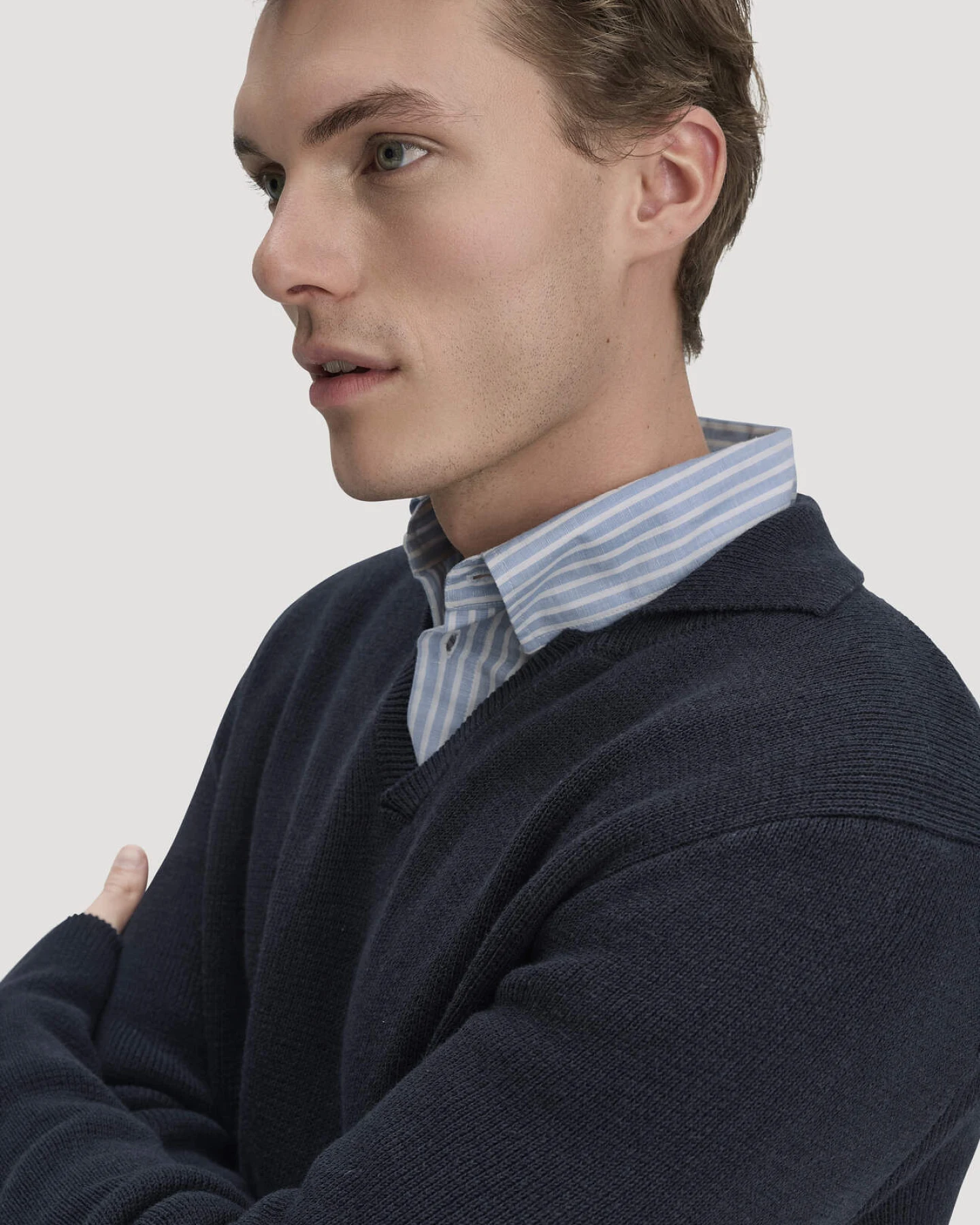 hessnatur Herren Milano Strick Polo Regular aus Leinen mit Bio-Baumwolle und LENZING™ ECOVERO™ Viskose - blau - Größe XL – Ansicht 4