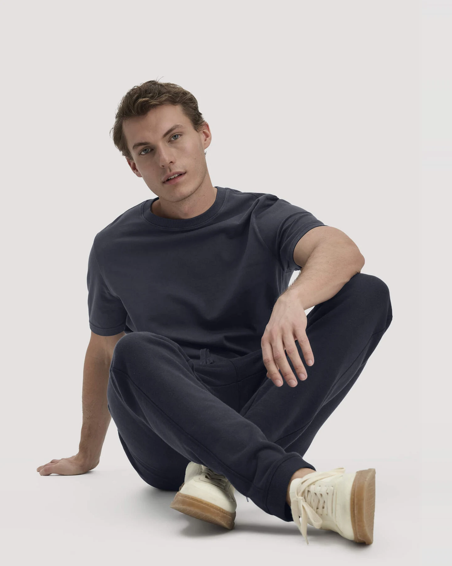 hessnatur Herren Sweathose TRIAS Relaxed BETTERRECYCLING aus Bio-Baumwolle - blau - Größe M – Ansicht 4