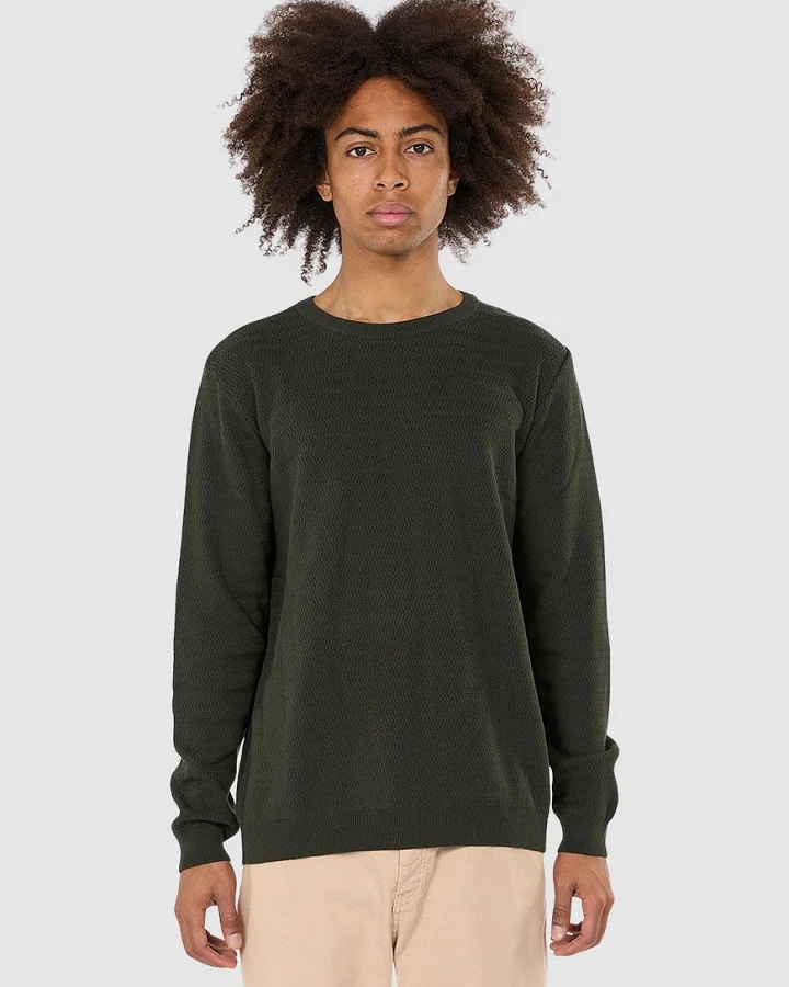 Zig-Zag Badge Knit O-Neck