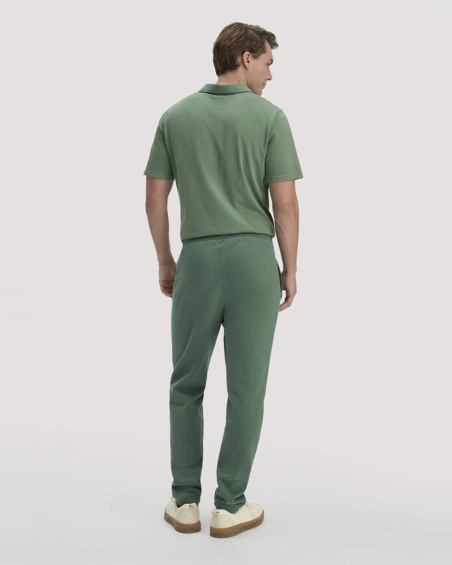 hessnatur Herren Sweathose TRIAS Relaxed BETTERRECYCLING aus Bio-Baumwolle - grün - Größe XXL – Ansicht 2