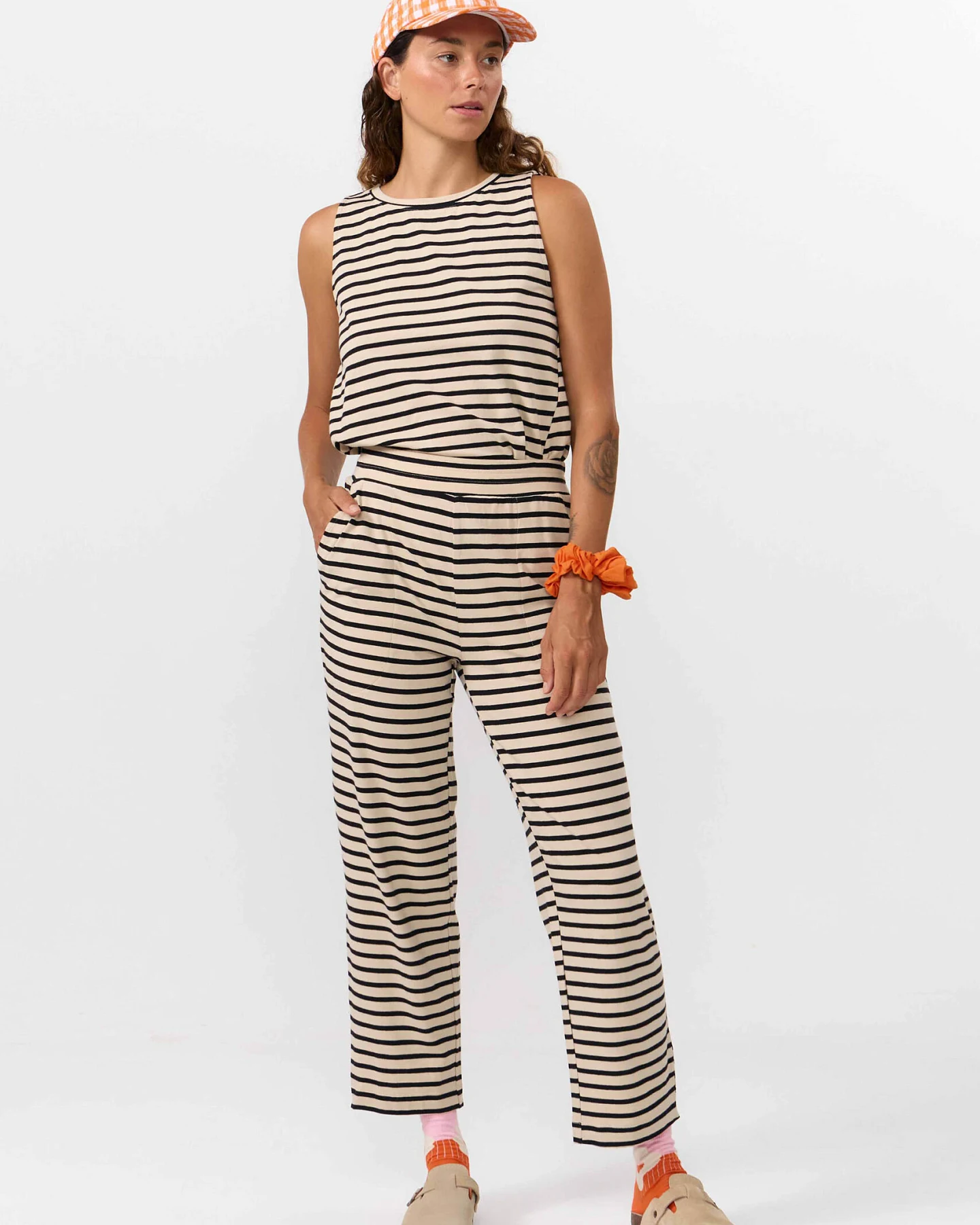 SUITE13LAB Damen vegan Hose Morgon Stripes Schwarz – Ansicht 2