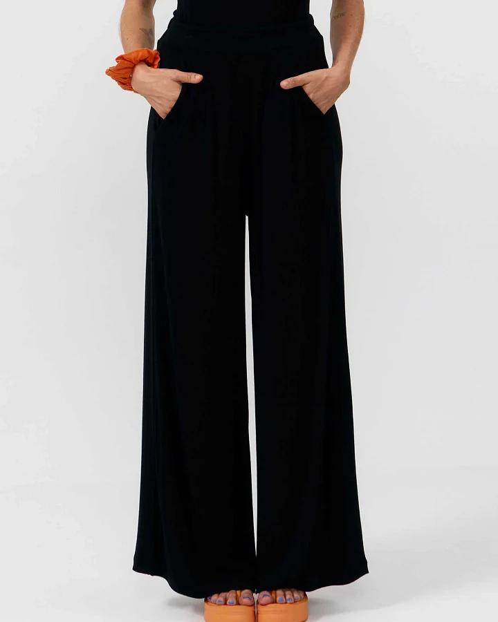 SUITE13LAB Damen vegan Hose Yala Schwarz