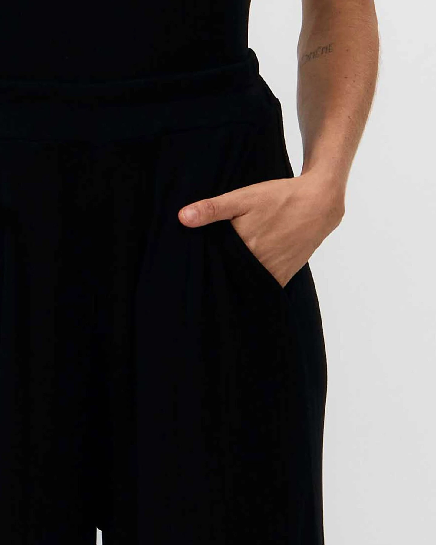SUITE13LAB Damen vegan Hose Yala Schwarz – Ansicht 2