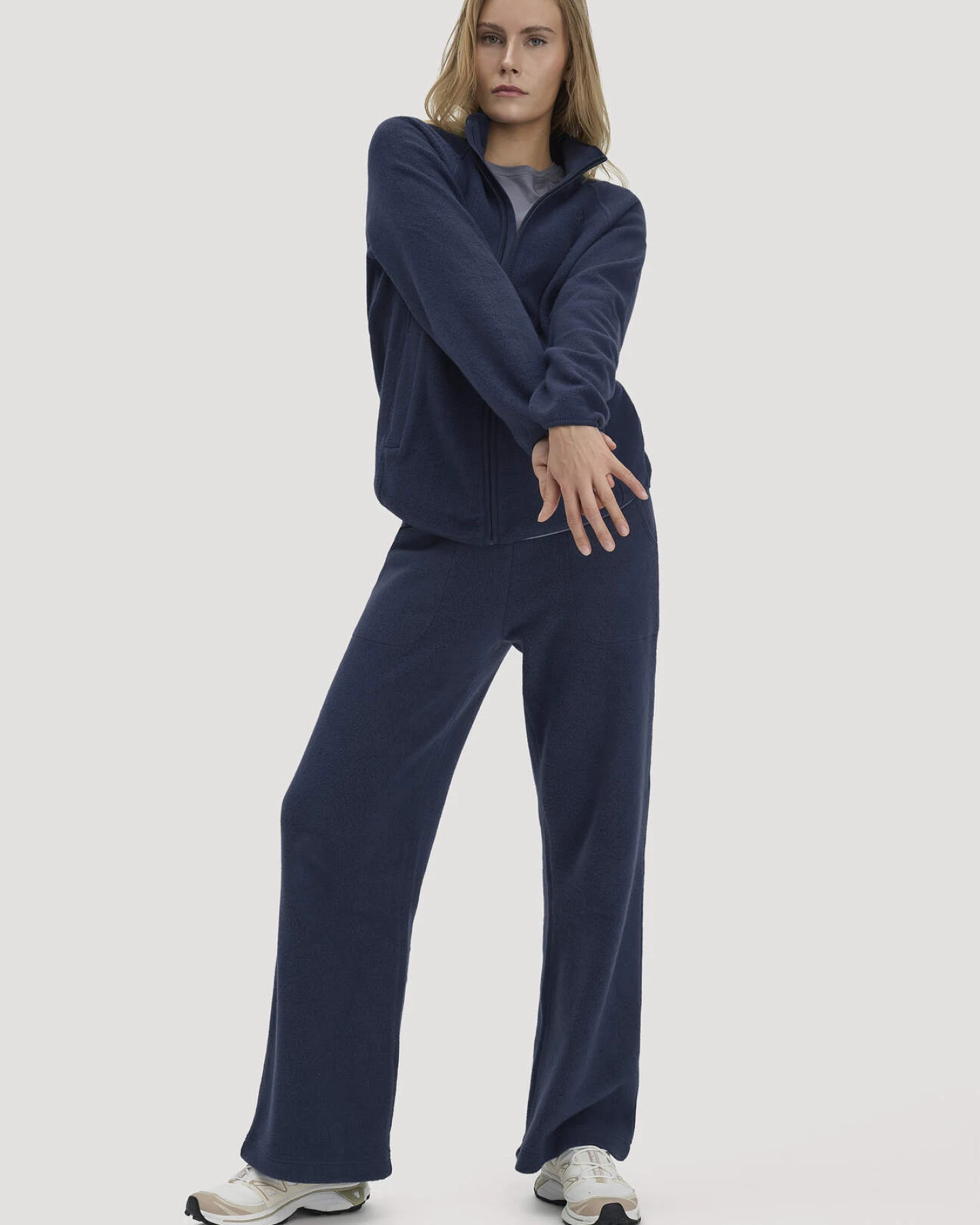 hessnatur Loungewear Fleece Jacke Relaxed ACTIVE LIGHT aus Bio-Baumwolle - blau - Größe XXL – Ansicht 2