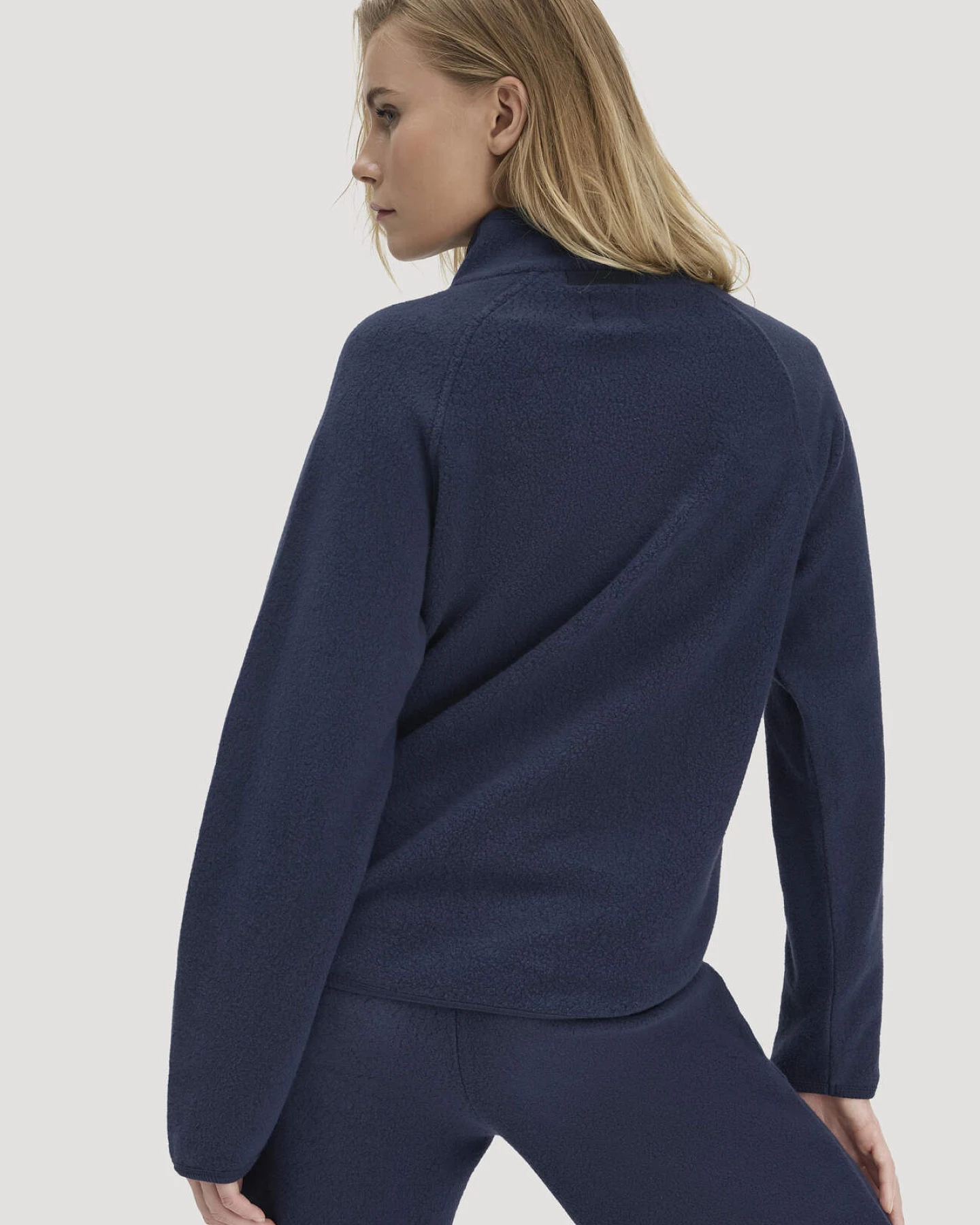hessnatur Loungewear Fleece Jacke Relaxed ACTIVE LIGHT aus Bio-Baumwolle - blau - Größe XXL – Ansicht 3