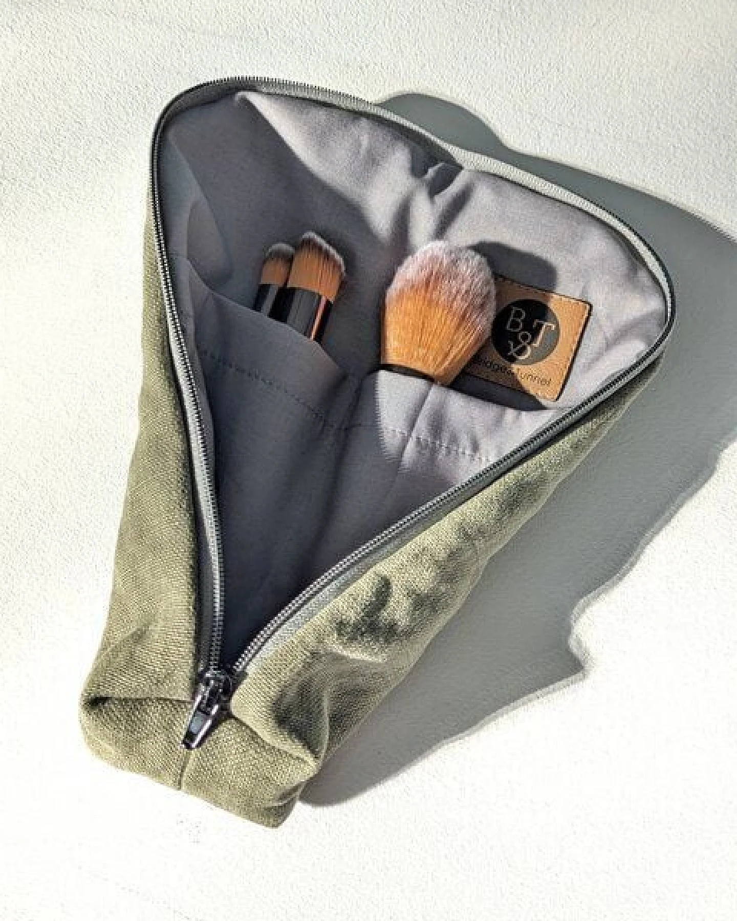 Bridge&Tunnel Pinseltasche Leinen oliv – Ansicht 4