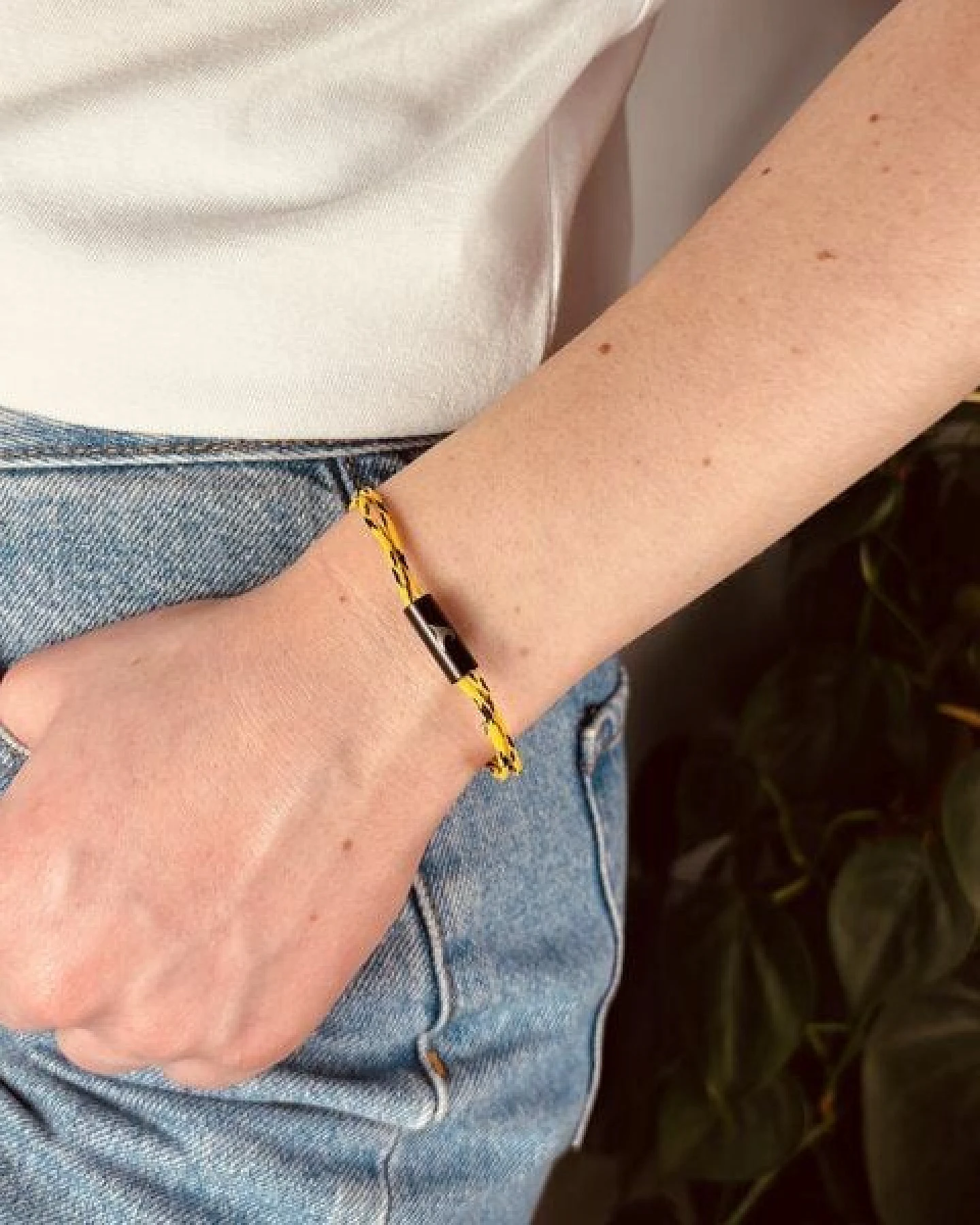 Purewater Upcycling-Geisternetzarmband mit gravierter Welle (Unisex) – Ansicht 3