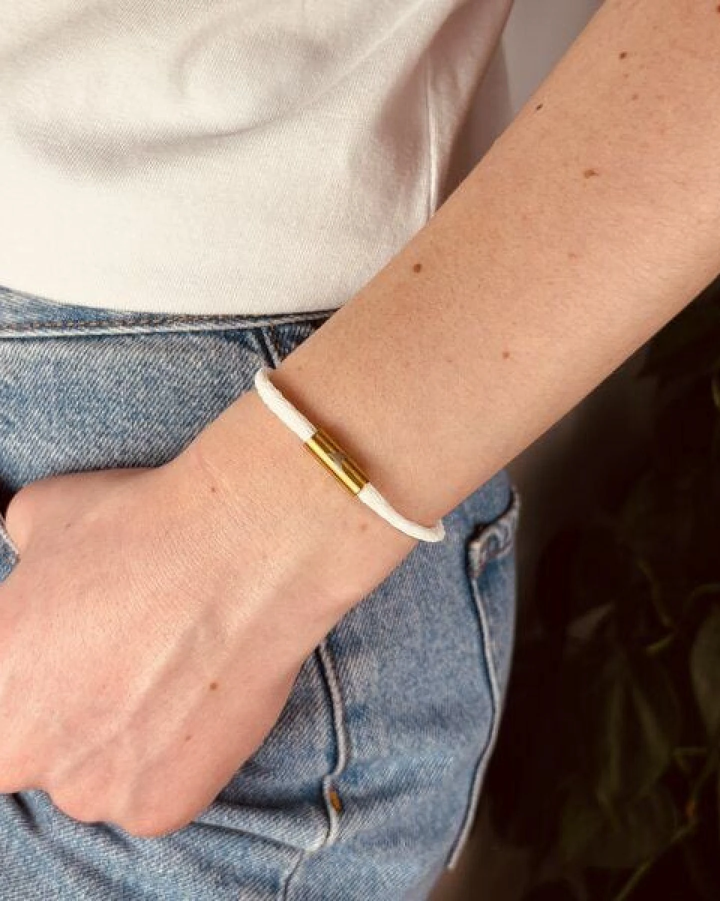 Purewater Upcycling-Geisternetzarmband mit gravierter Welle (Unisex) – Ansicht 3