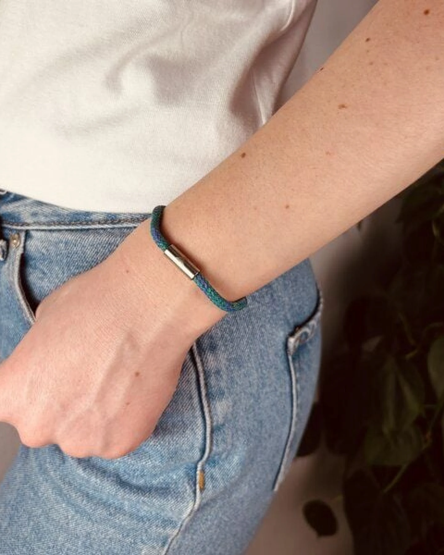 Purewater Upcycling-Geisternetzarmband mit gravierter Welle (Unisex) – Ansicht 3