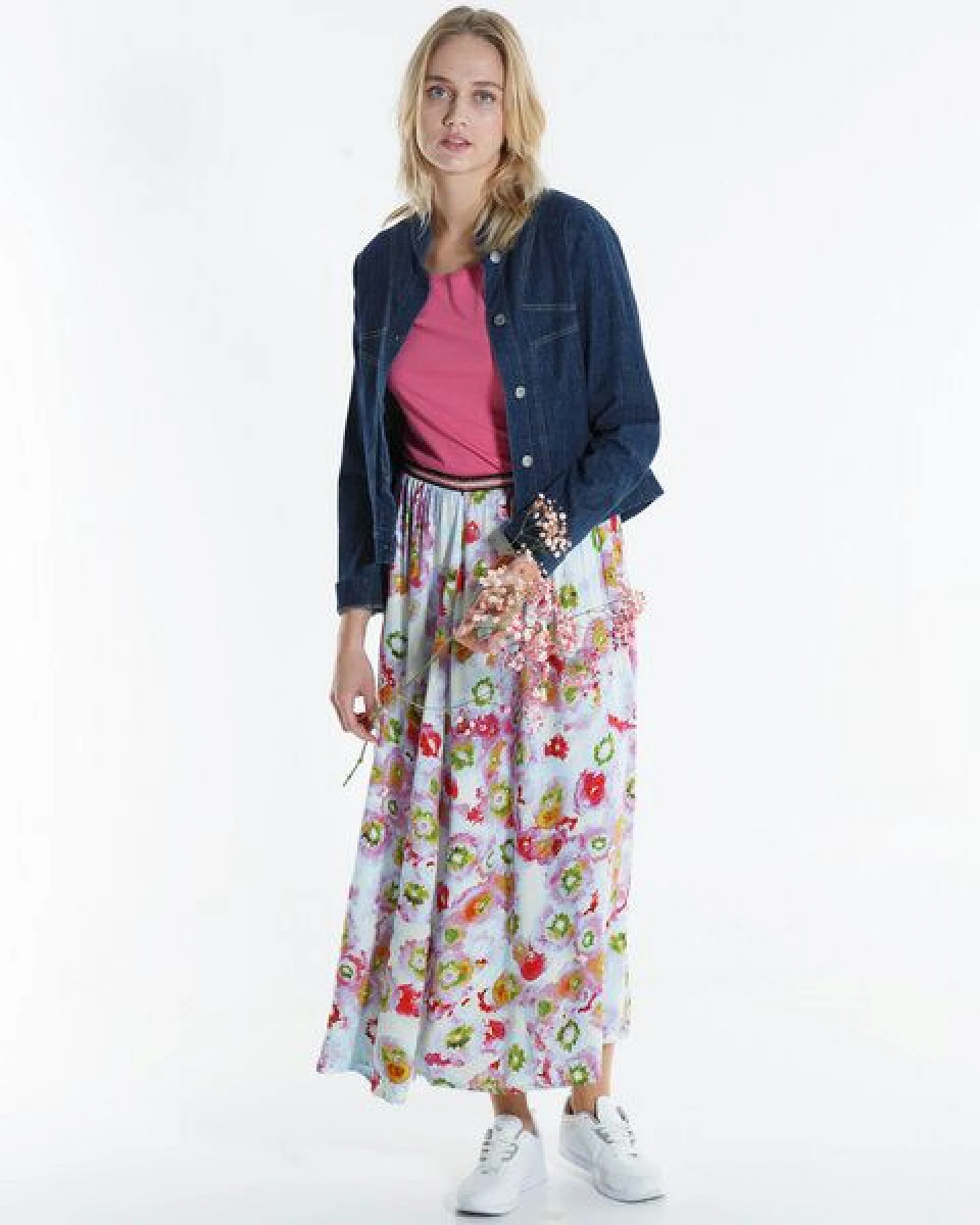 Alma & Lovis Maxi Rock mit Blütenprint auf EcoVero – Ansicht 3