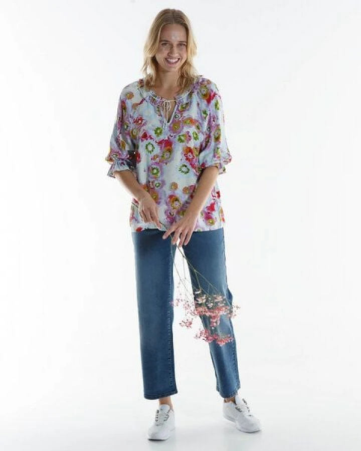 Alma & Lovis Legere Bluse mit Blütenprint auf EcoVero