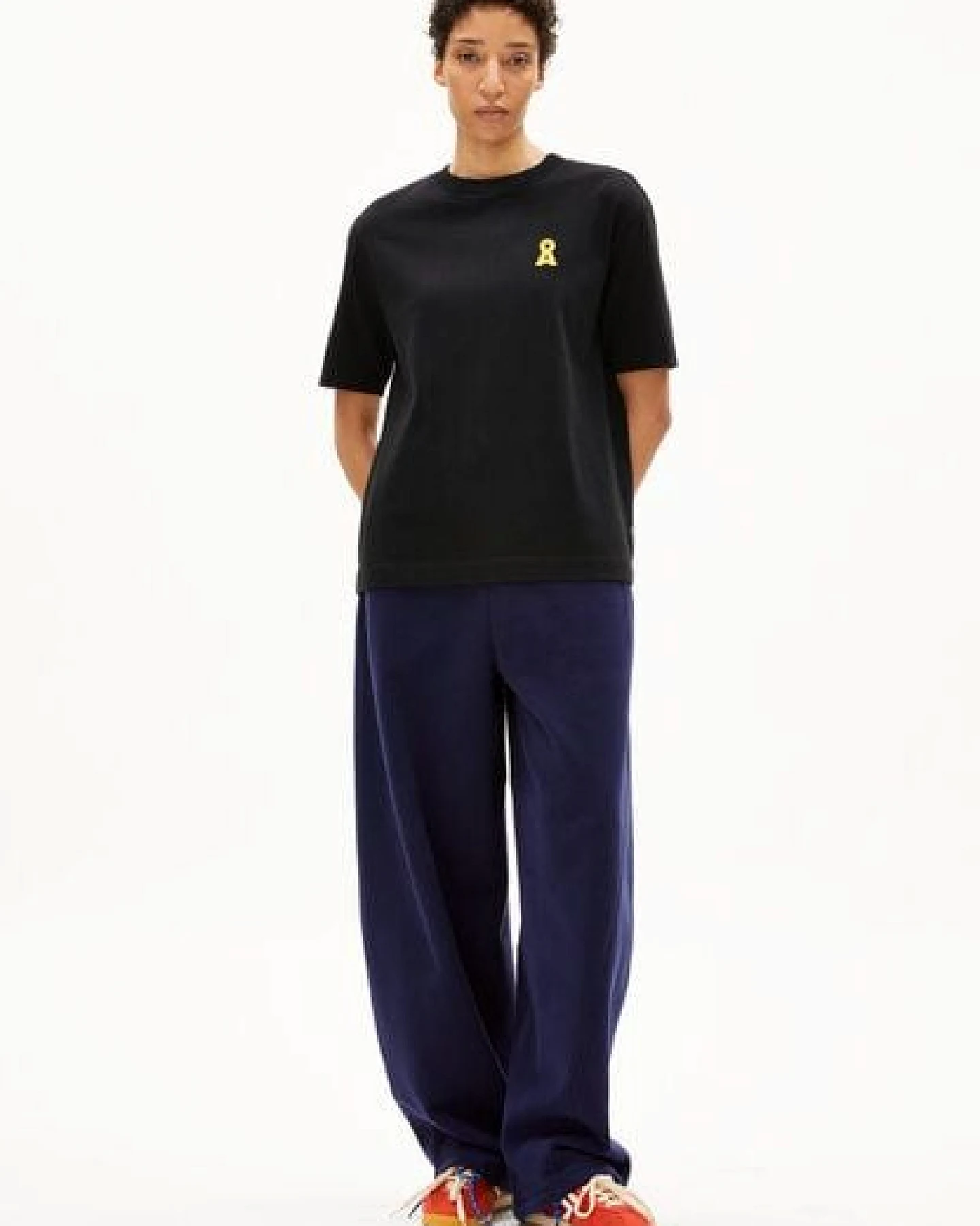 ARMEDANGELS ICONIC Å TARJAA Damen Heavyweight T-Shirt aus recyceltem Baumwoll Mix – Ansicht 4