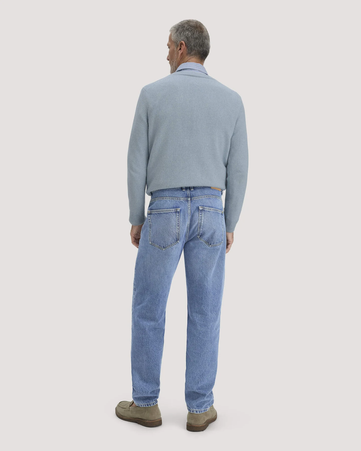hessnatur Herren Jeans MADS Relaxed Tapered aus Bio-Denim - blau - Größe 32/32 – Ansicht 2