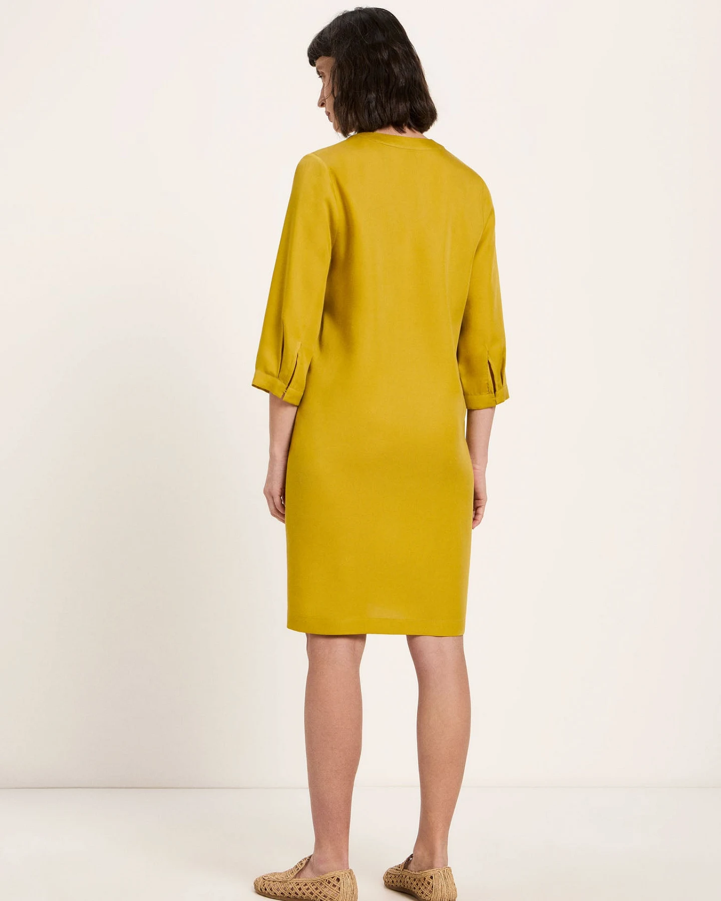 Kleid mit V-Ausschnitt – Ansicht 3