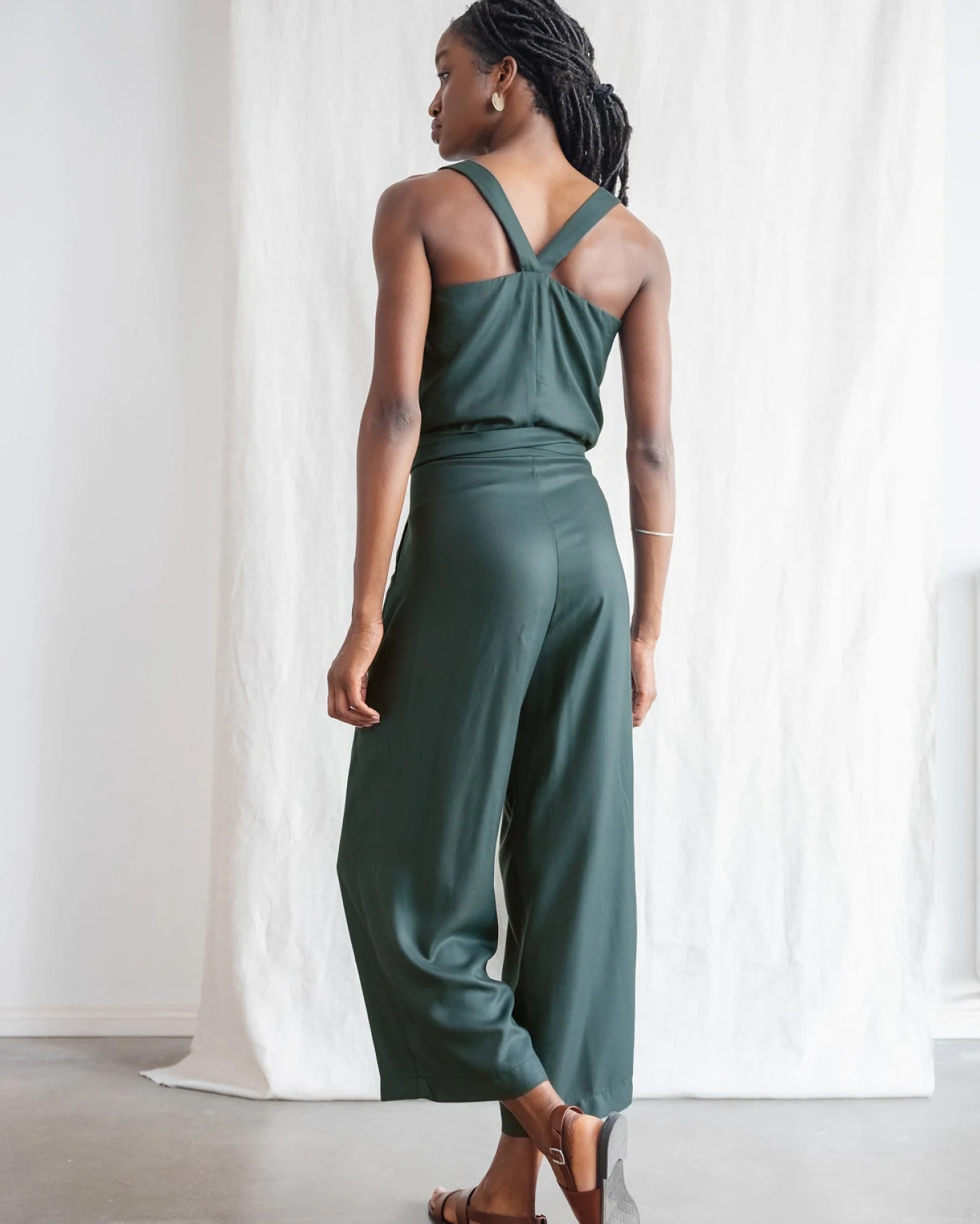 Jyoti - Fair Works Damen vegan Jumpsuit Suvan Waldgrün – Ansicht 2