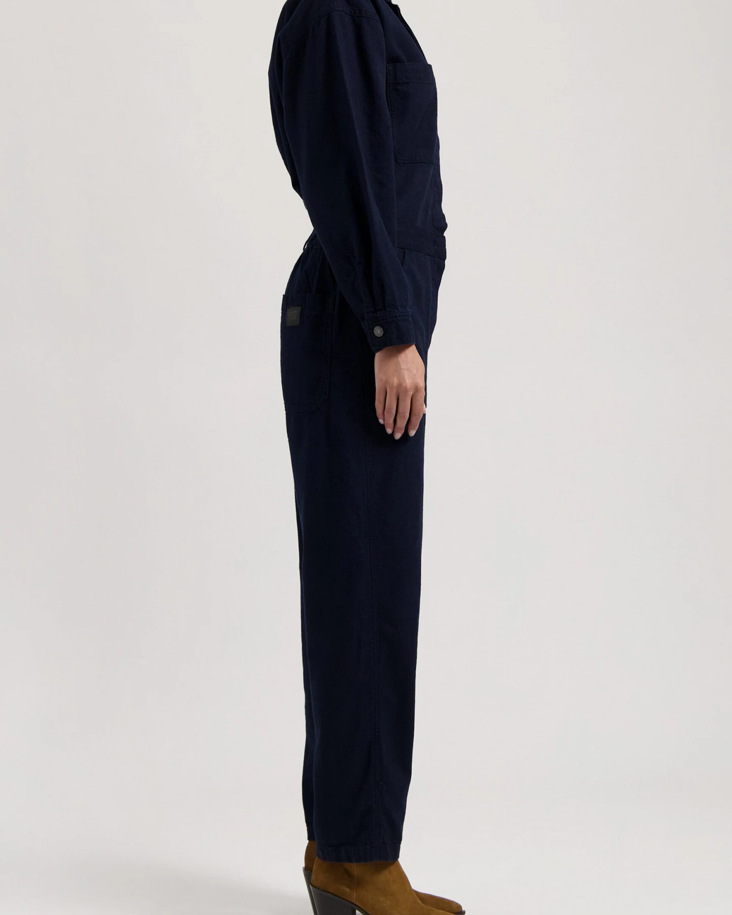 MUD Jeans Damen vegan Jumpsuit Uma Onyx Dry – Ansicht 2