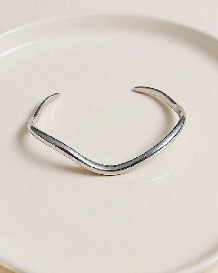 ELEKTROPULLI IRREGULAR WAVE Armreif ca. 60 x 4,5 mm, verstellbar