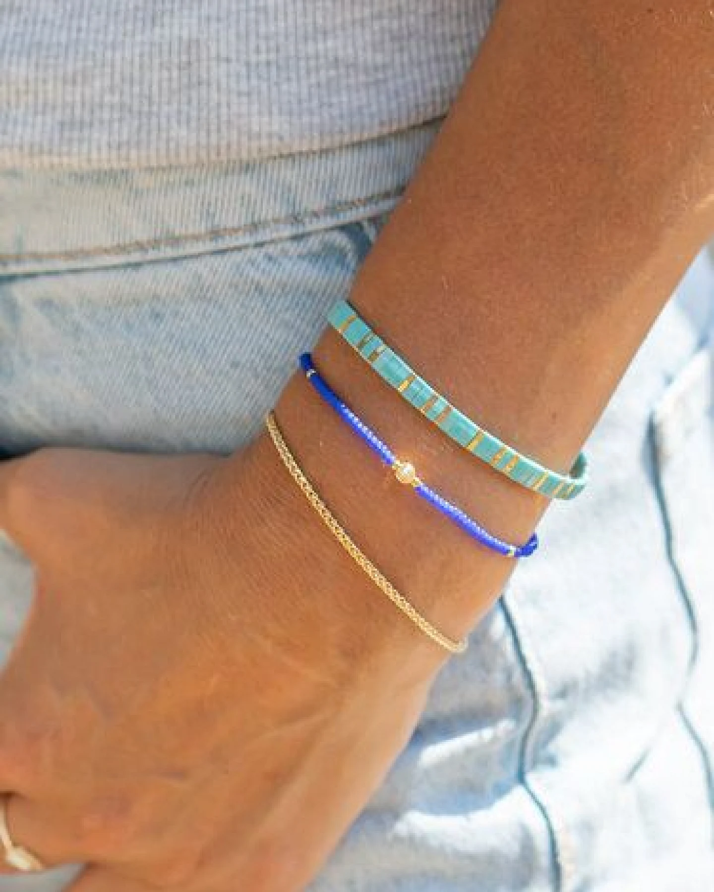 juni Blaues Armband "Cleo" - optional als Set mit türkisem Perlenarmband oder Goldarmband – Ansicht 2