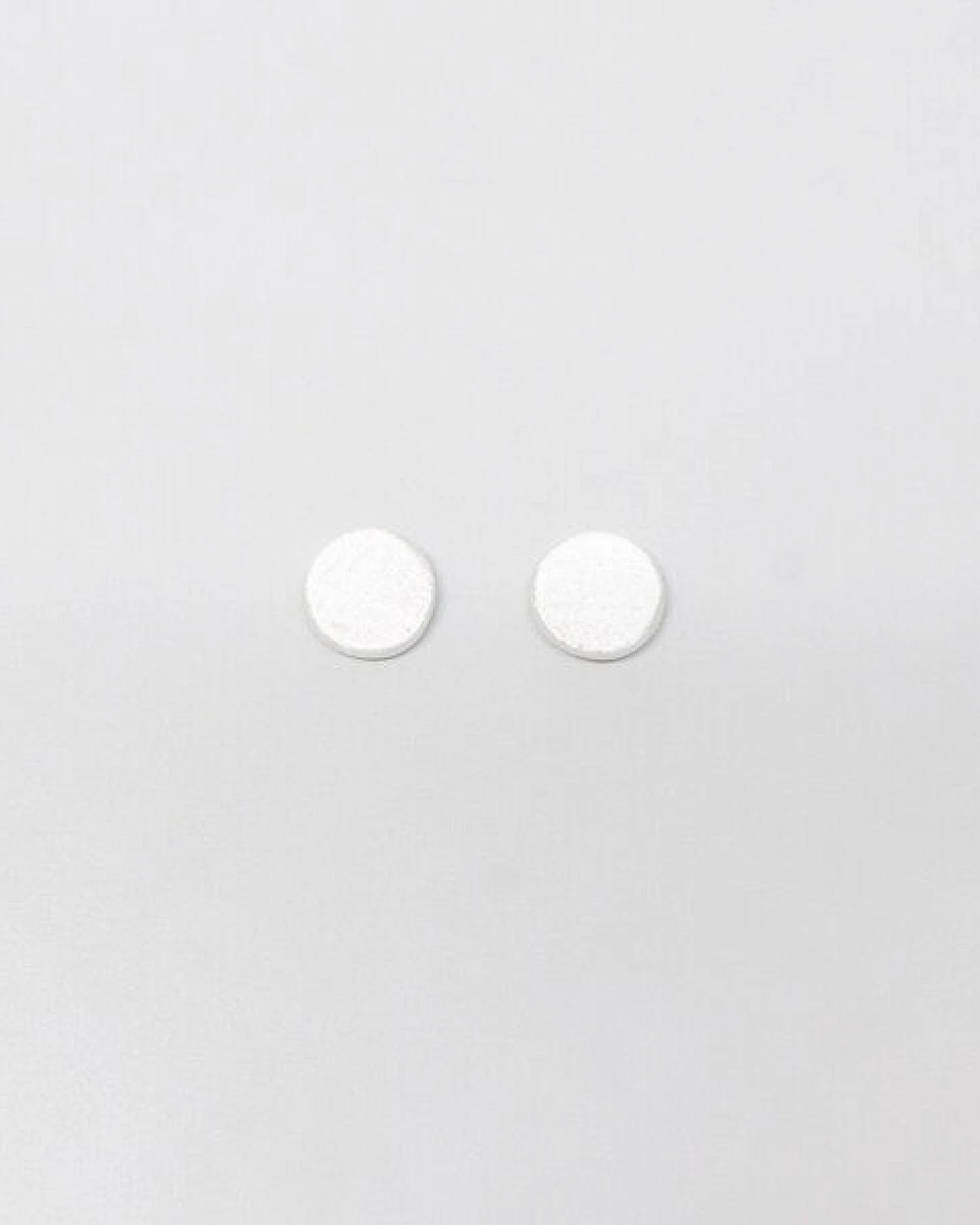 fejn jewelry Ohrstecker 'satin disc' mit runden Plättchen – Ansicht 2
