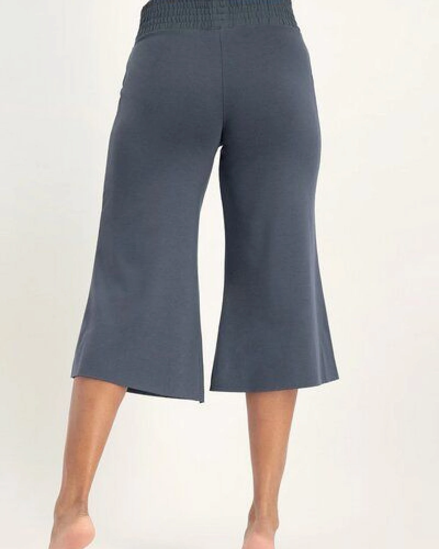 Urban Goddess Flow Weite Capri Yoga Hose – Ansicht 3