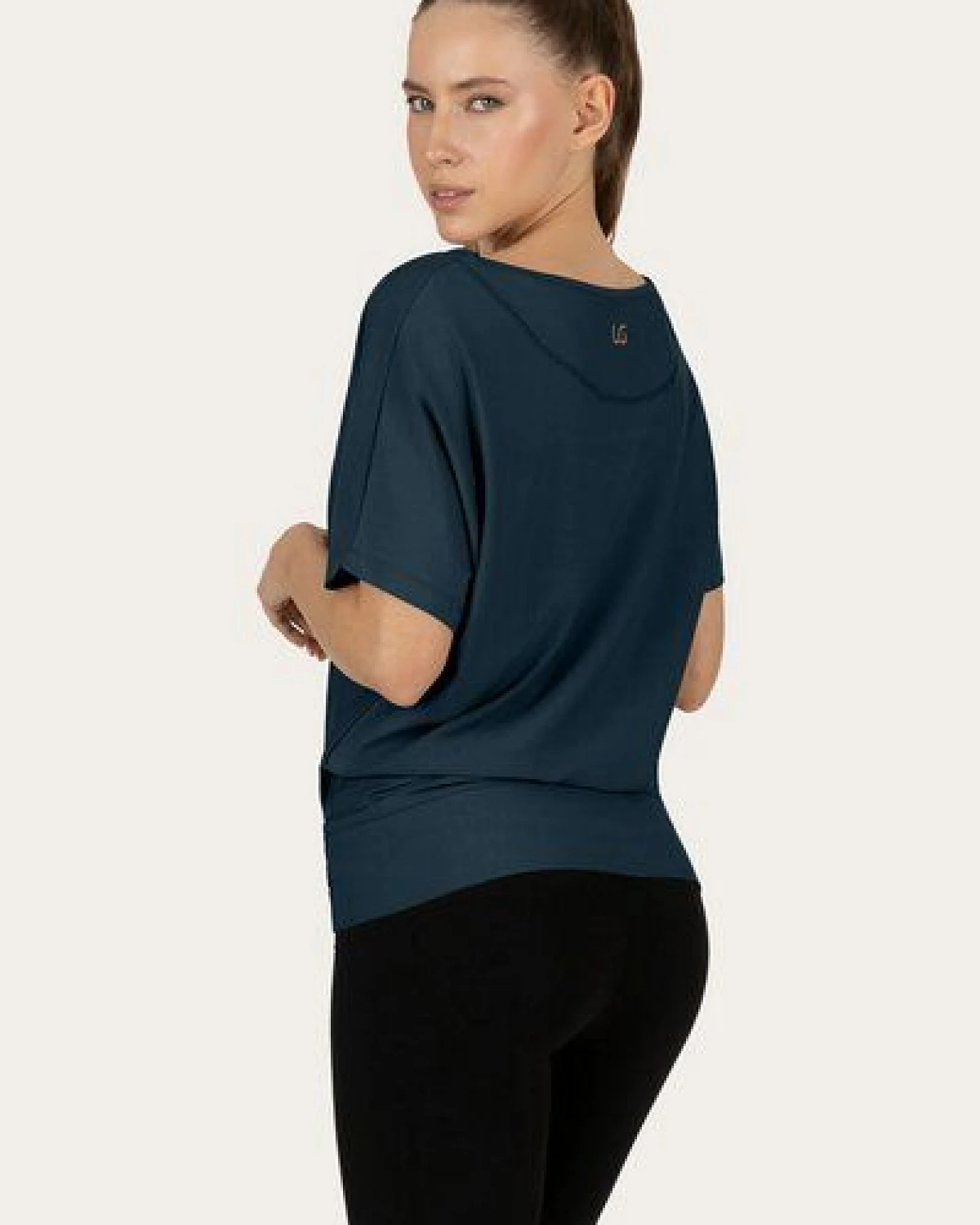 Urban Goddess Budhi Kurzarm Pilates & Yoga Shirt – Ansicht 3
