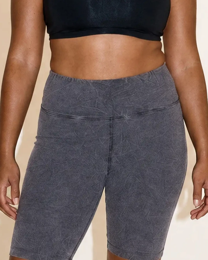 nice to meet me Damen vegan Biker-Shorts Essential Tie-Dye Grau