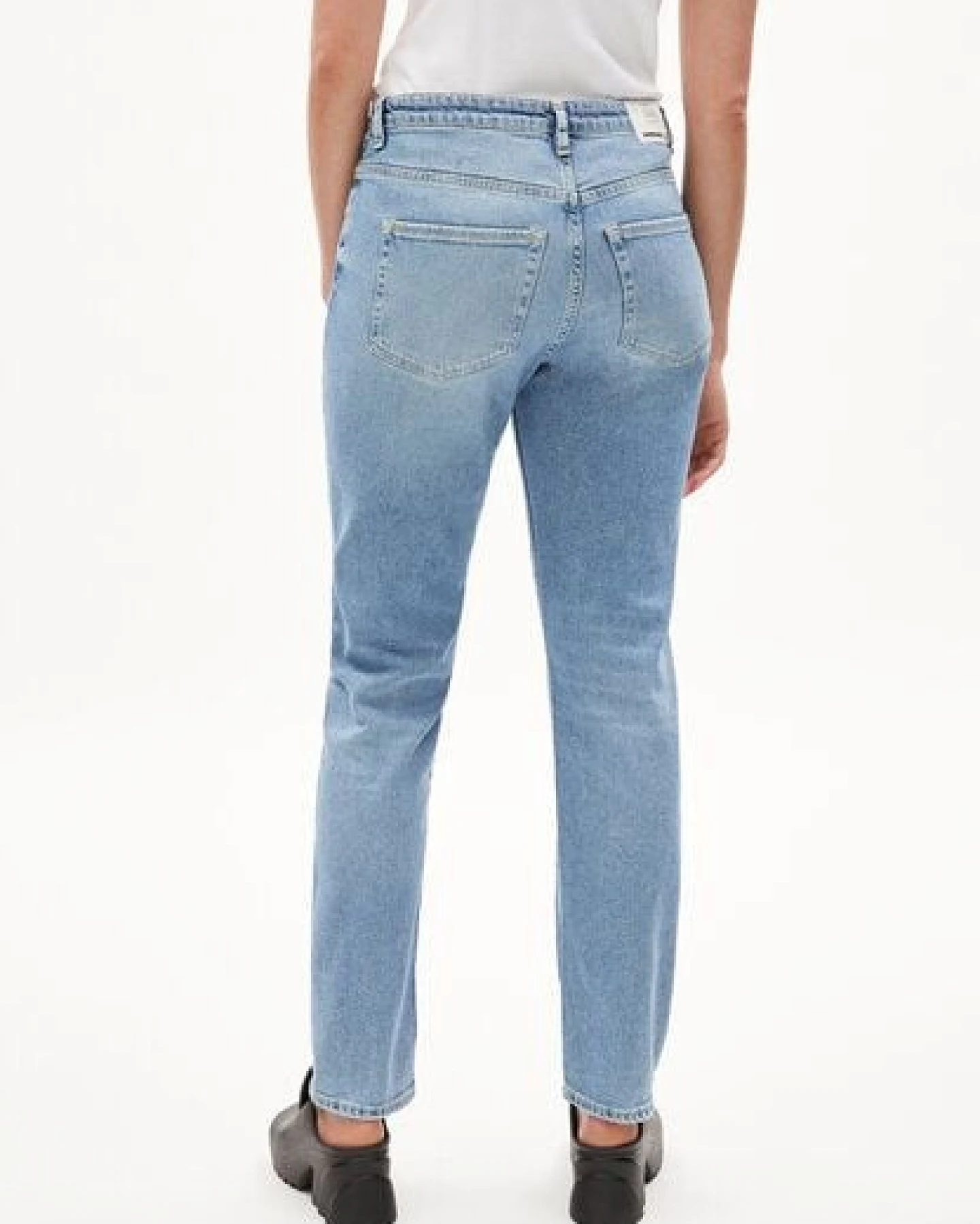 ARMEDANGELS CARENAA Damen Jeans Straight Leg Mid Waist Bio-Baumwoll Mix Comfort-Stretch – Ansicht 2