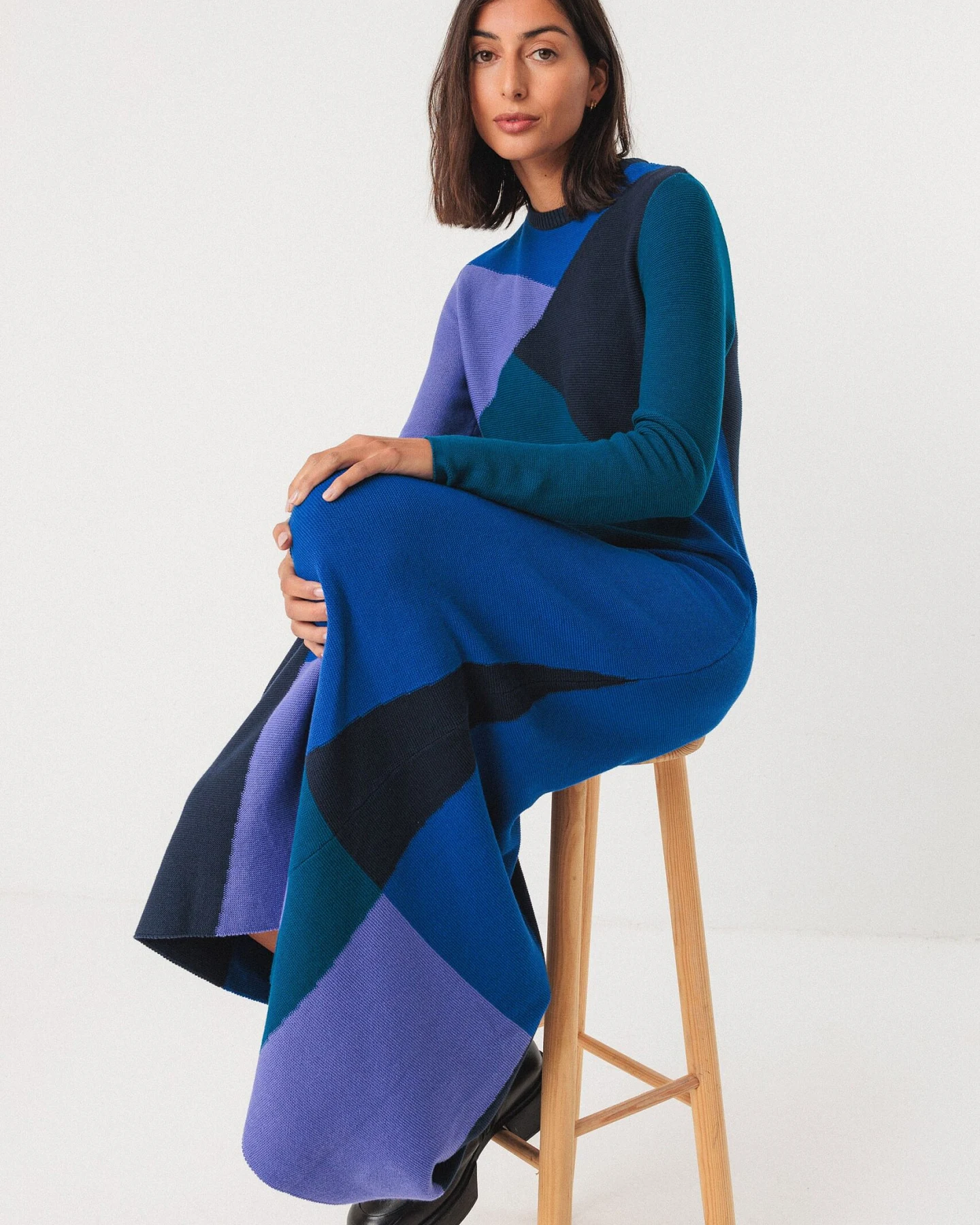 SKFK Damen vegan Strickkleid Bedia Mehrfarbig – Ansicht 2